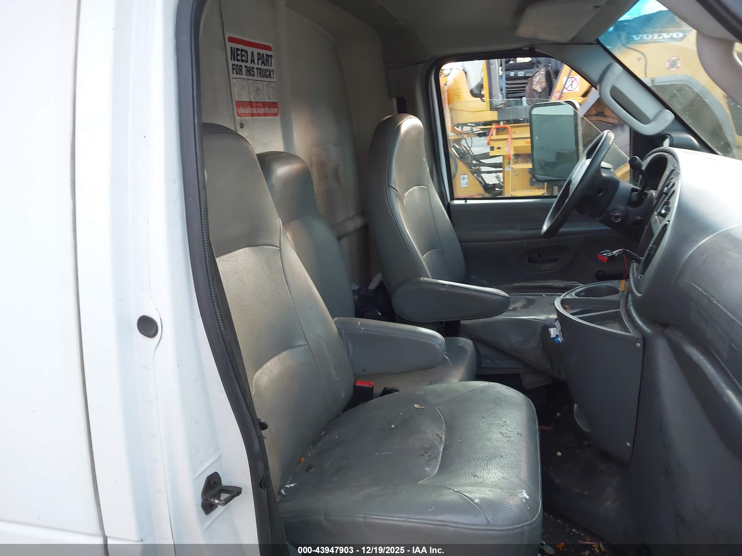 FORD E-450 image 8
