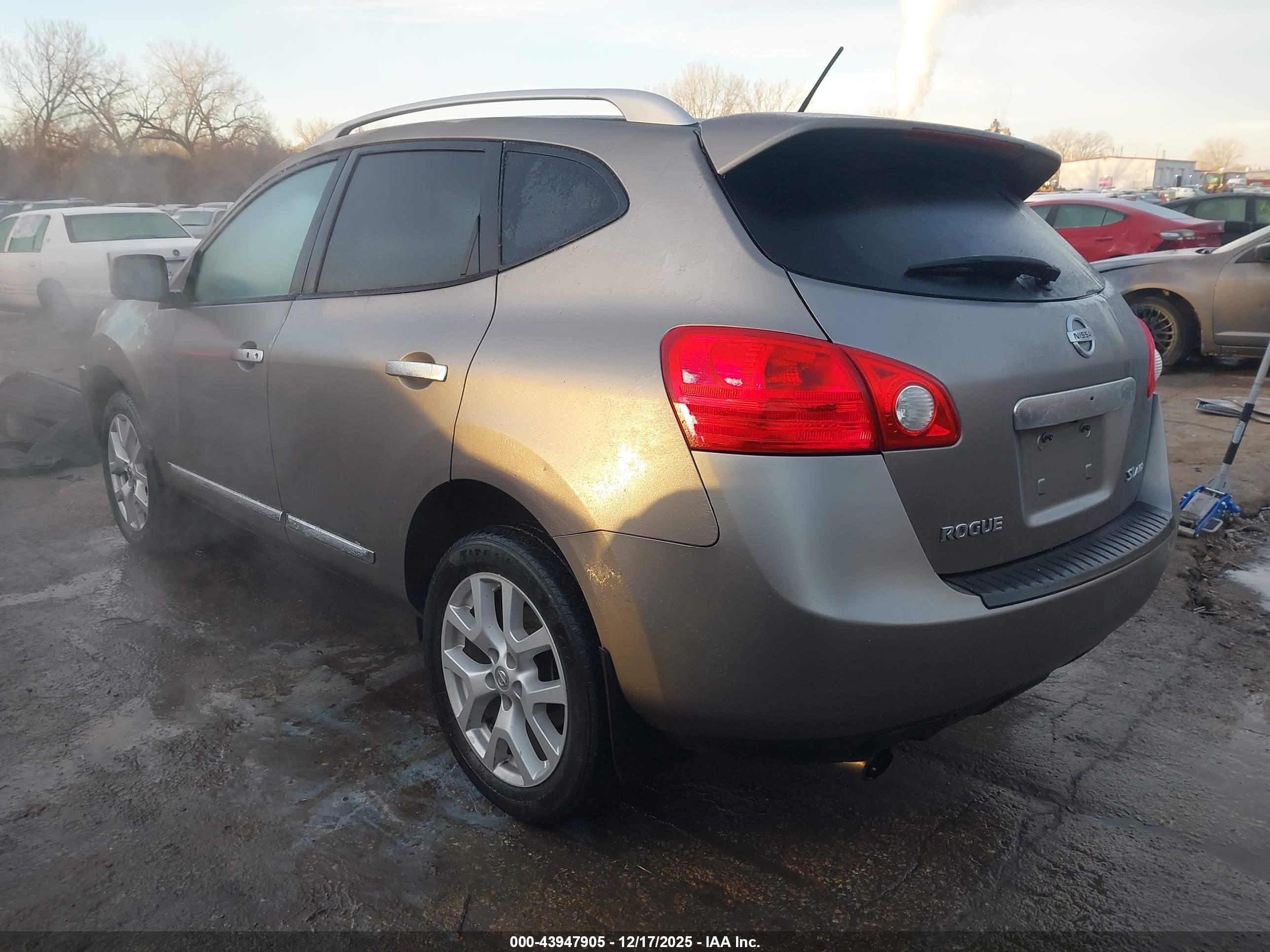 NISSAN ROGUE image 3