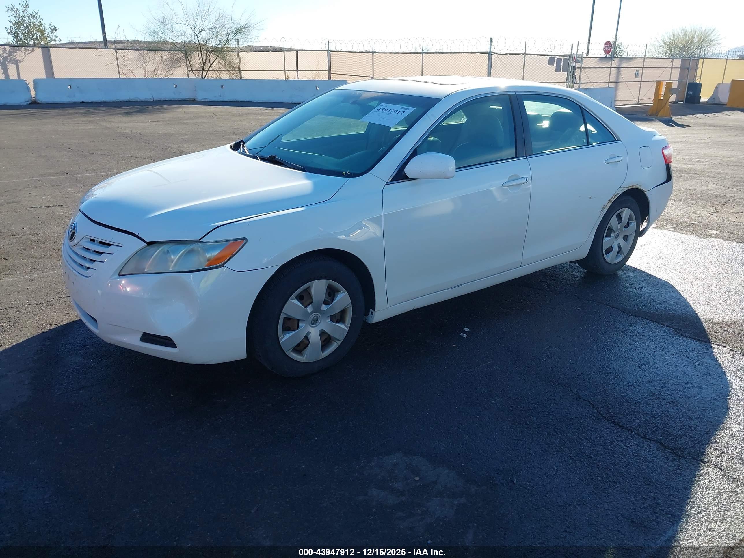 TOYOTA CAMRY image 2