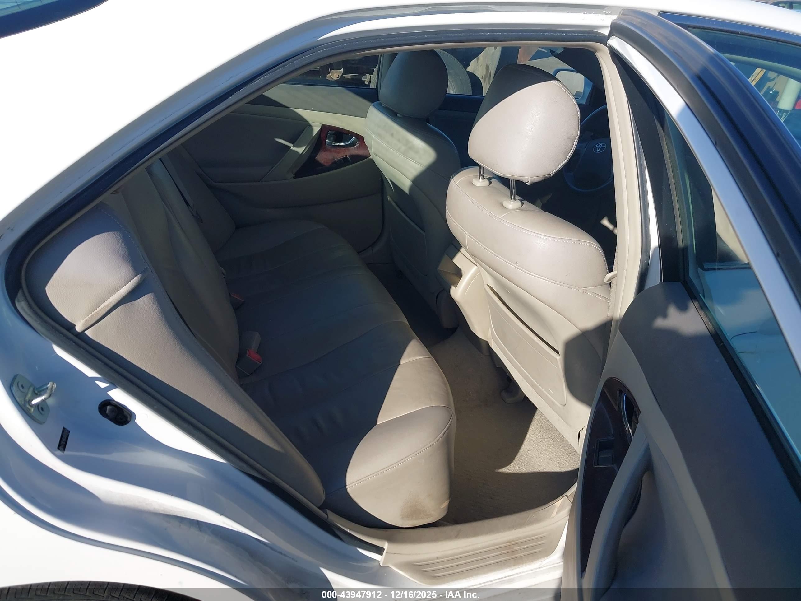 TOYOTA CAMRY image 8