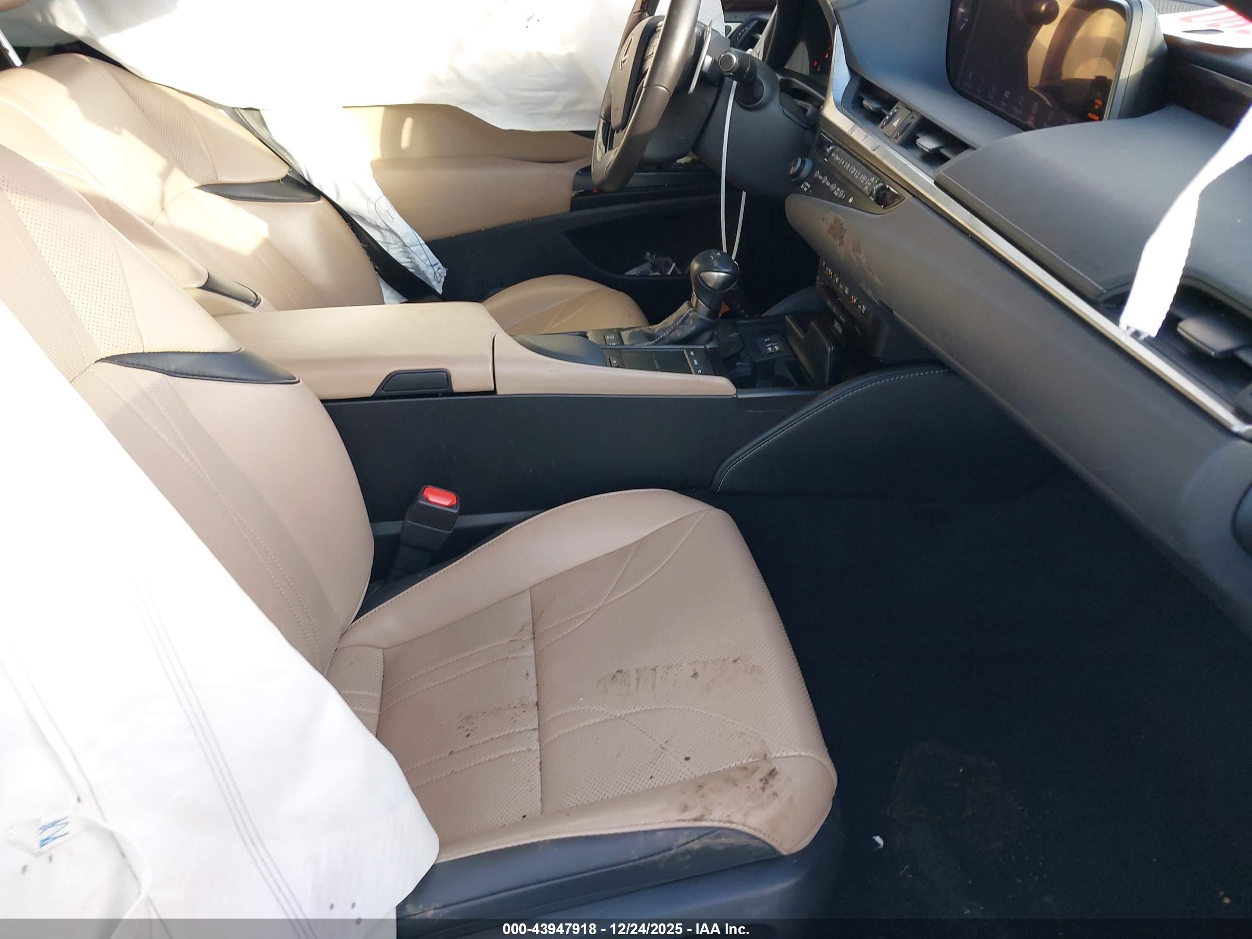 LEXUS ES image 5