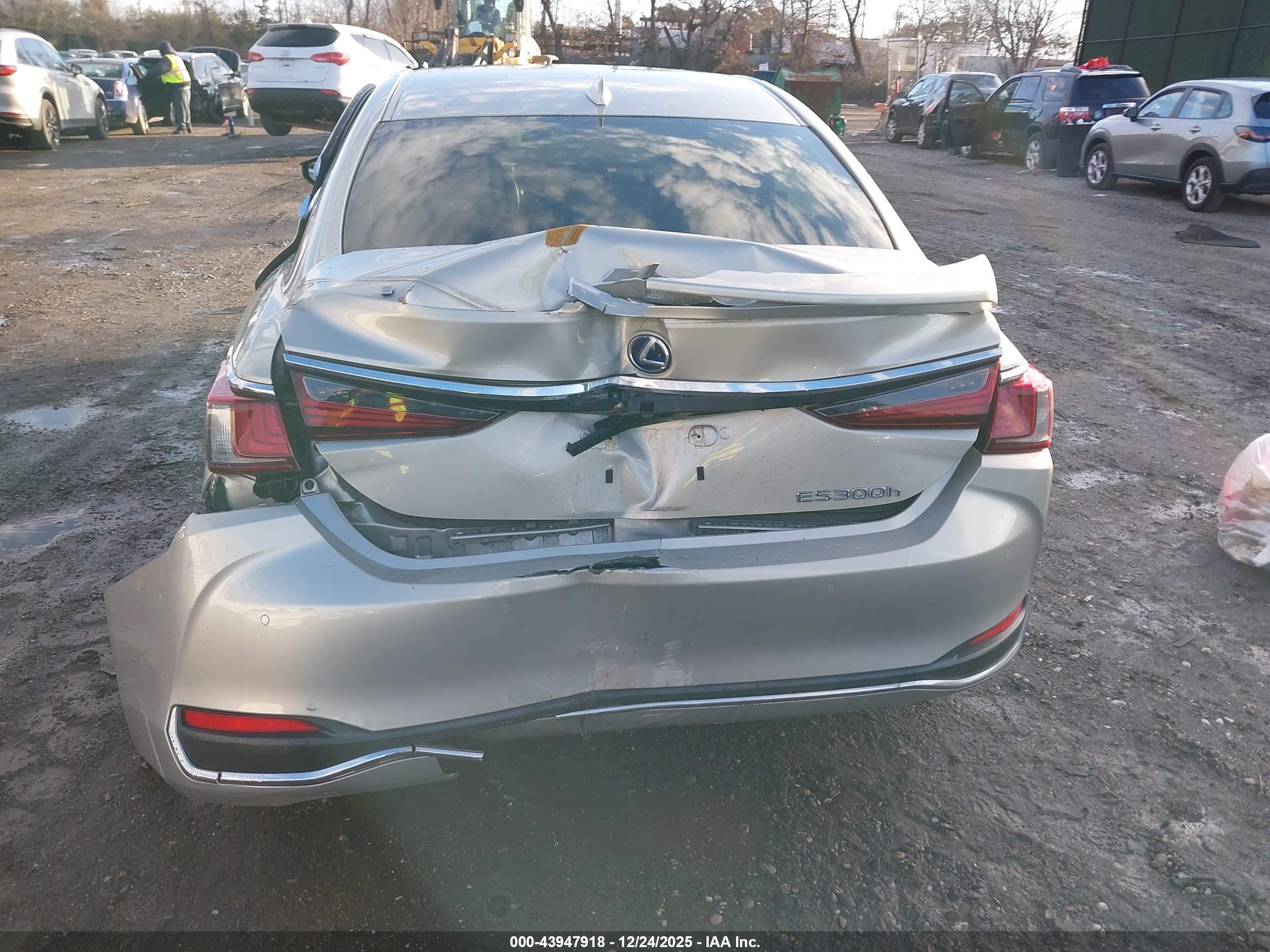 LEXUS ES image 6