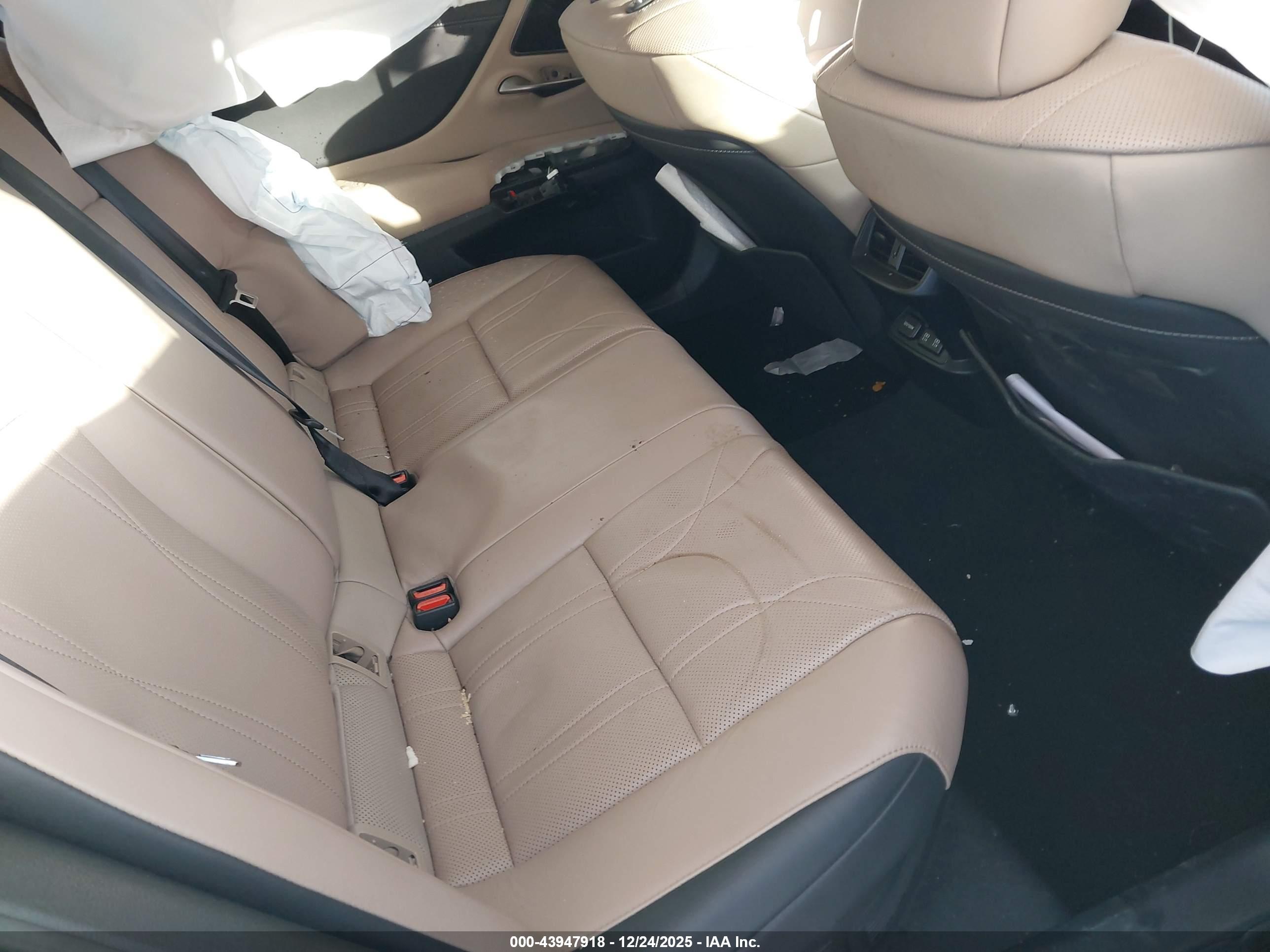 LEXUS ES image 8