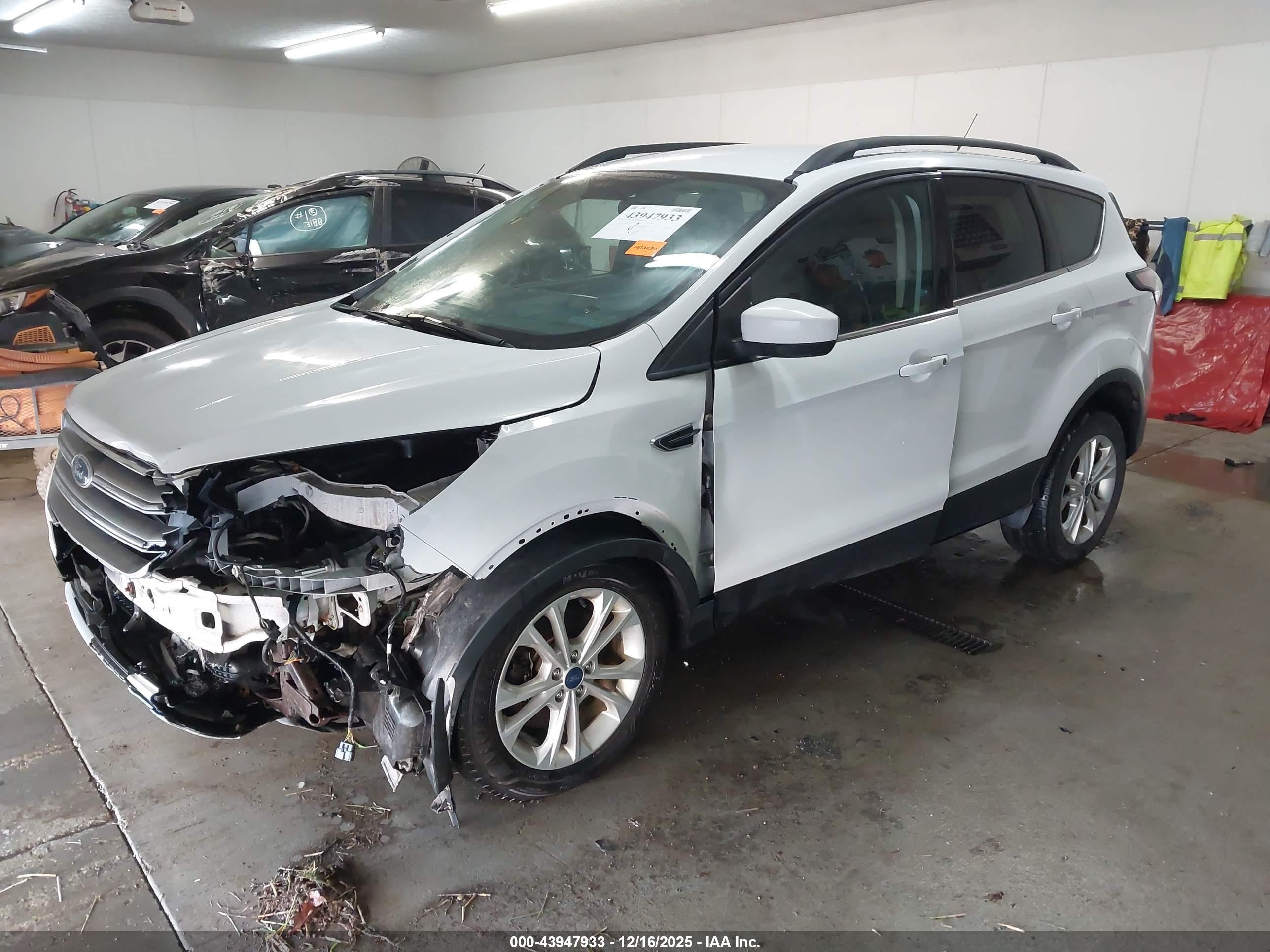 FORD ESCAPE image 2