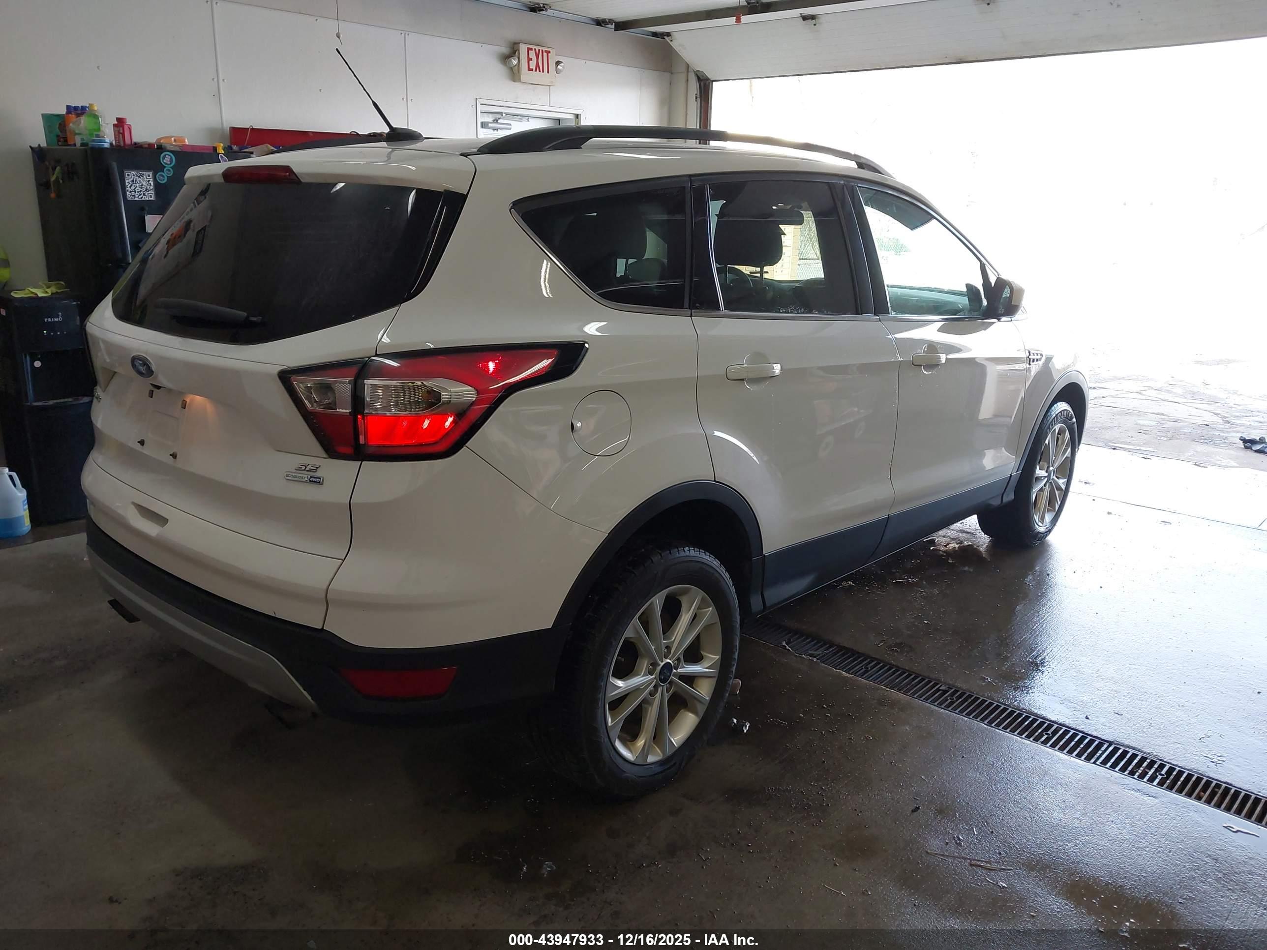 FORD ESCAPE image 4