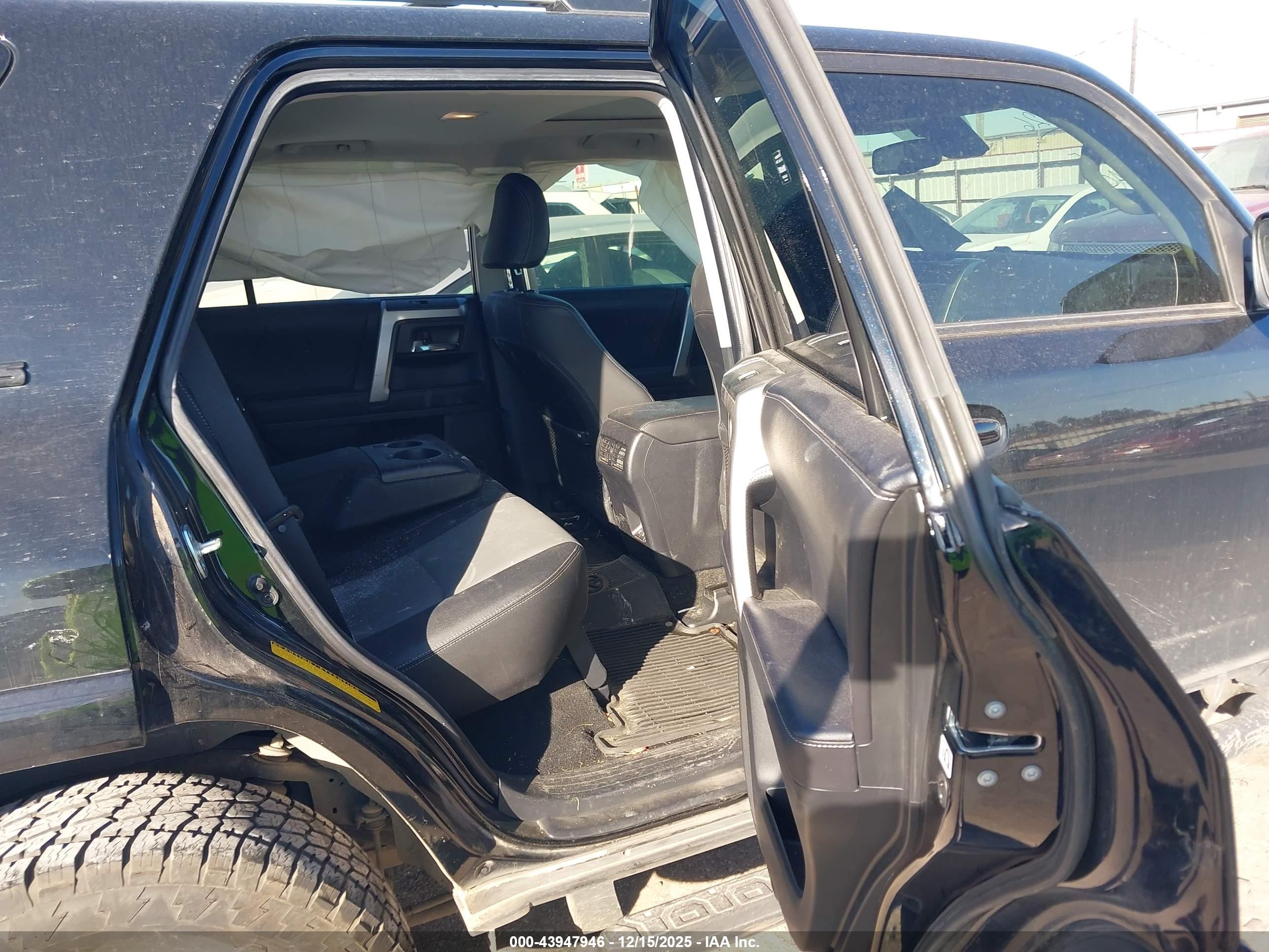 TOYOTA 4RUNNER image 8