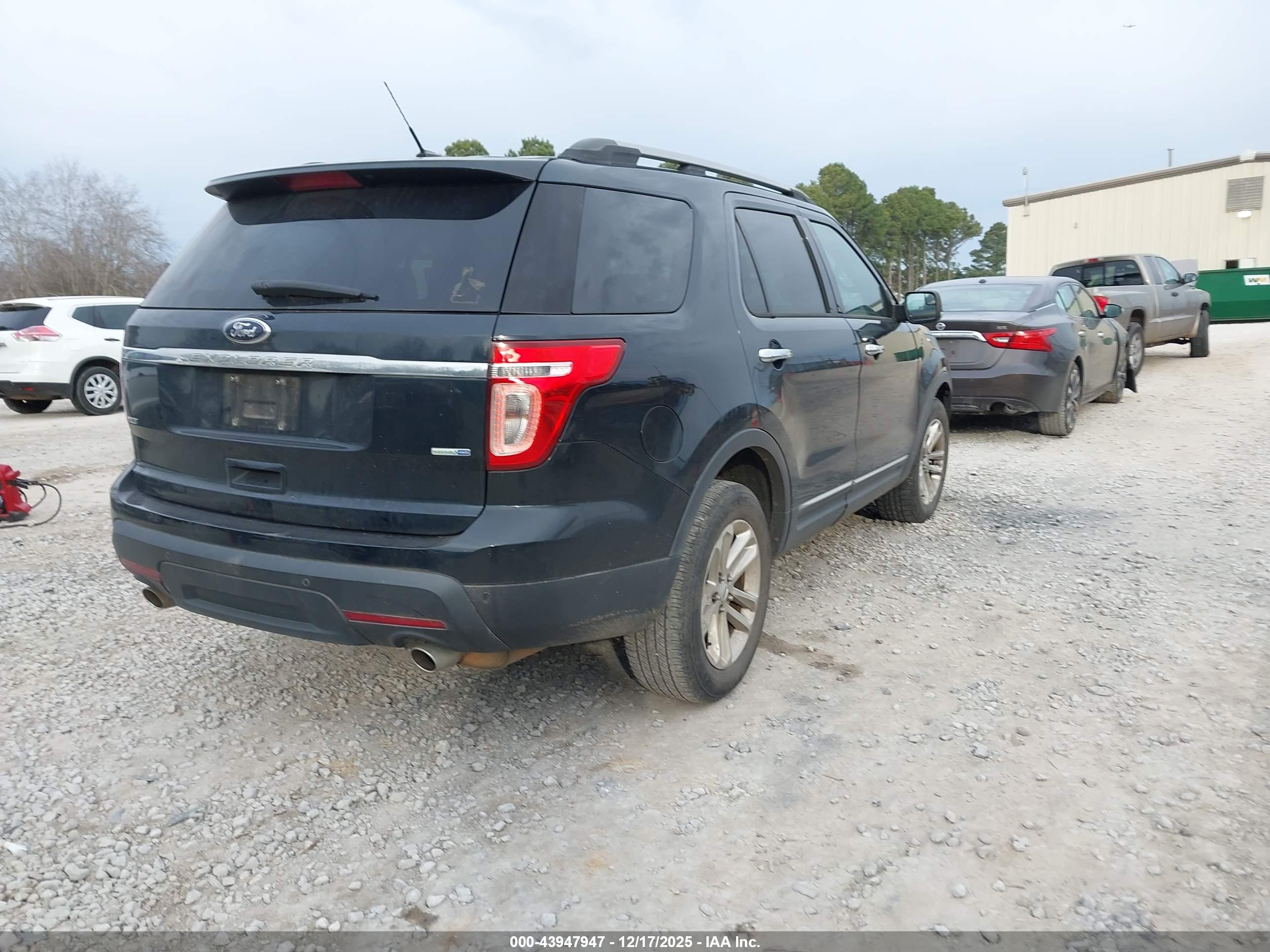 FORD EXPLORER image 4