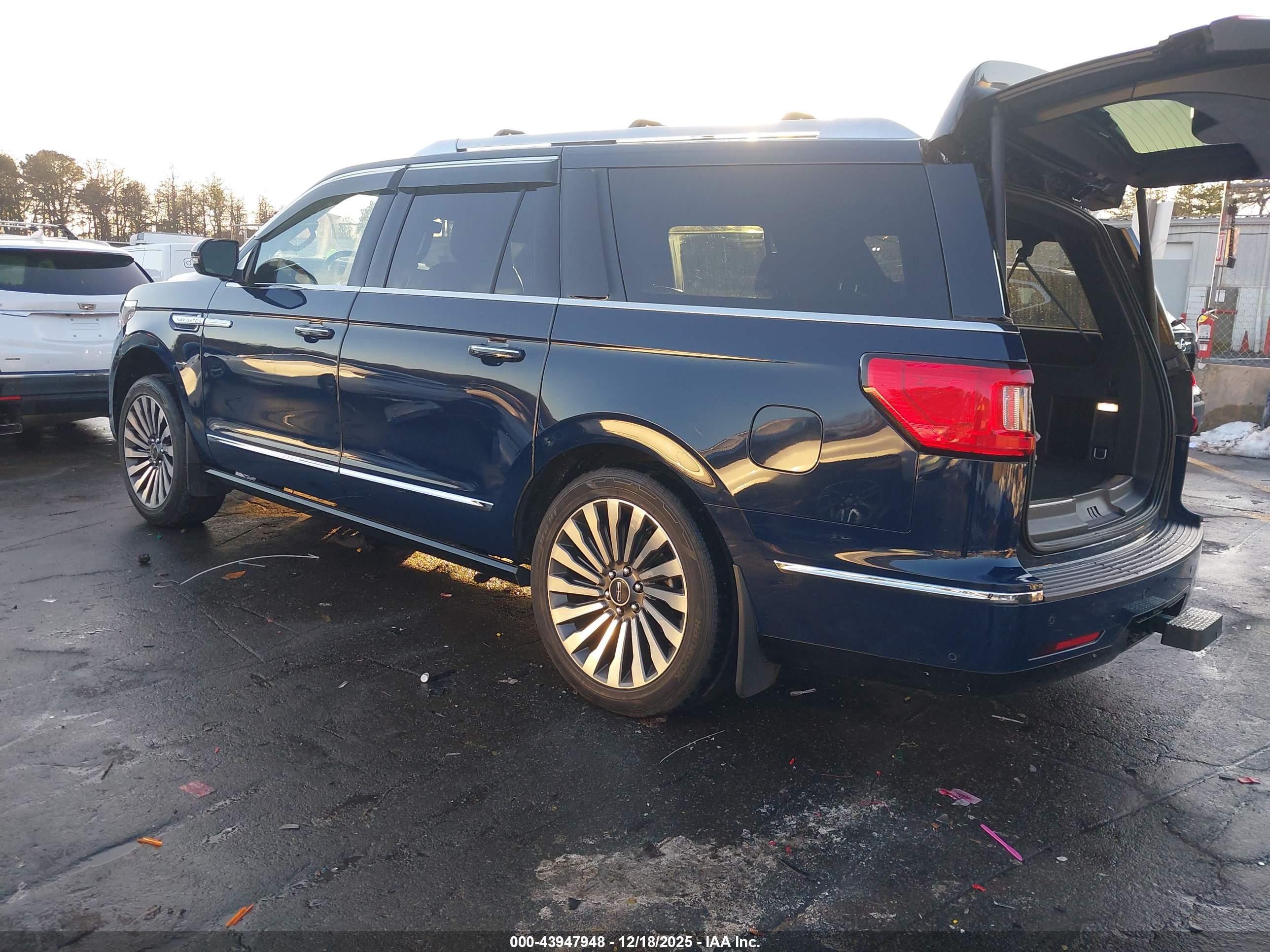 LINCOLN NAVIGATOR image 3