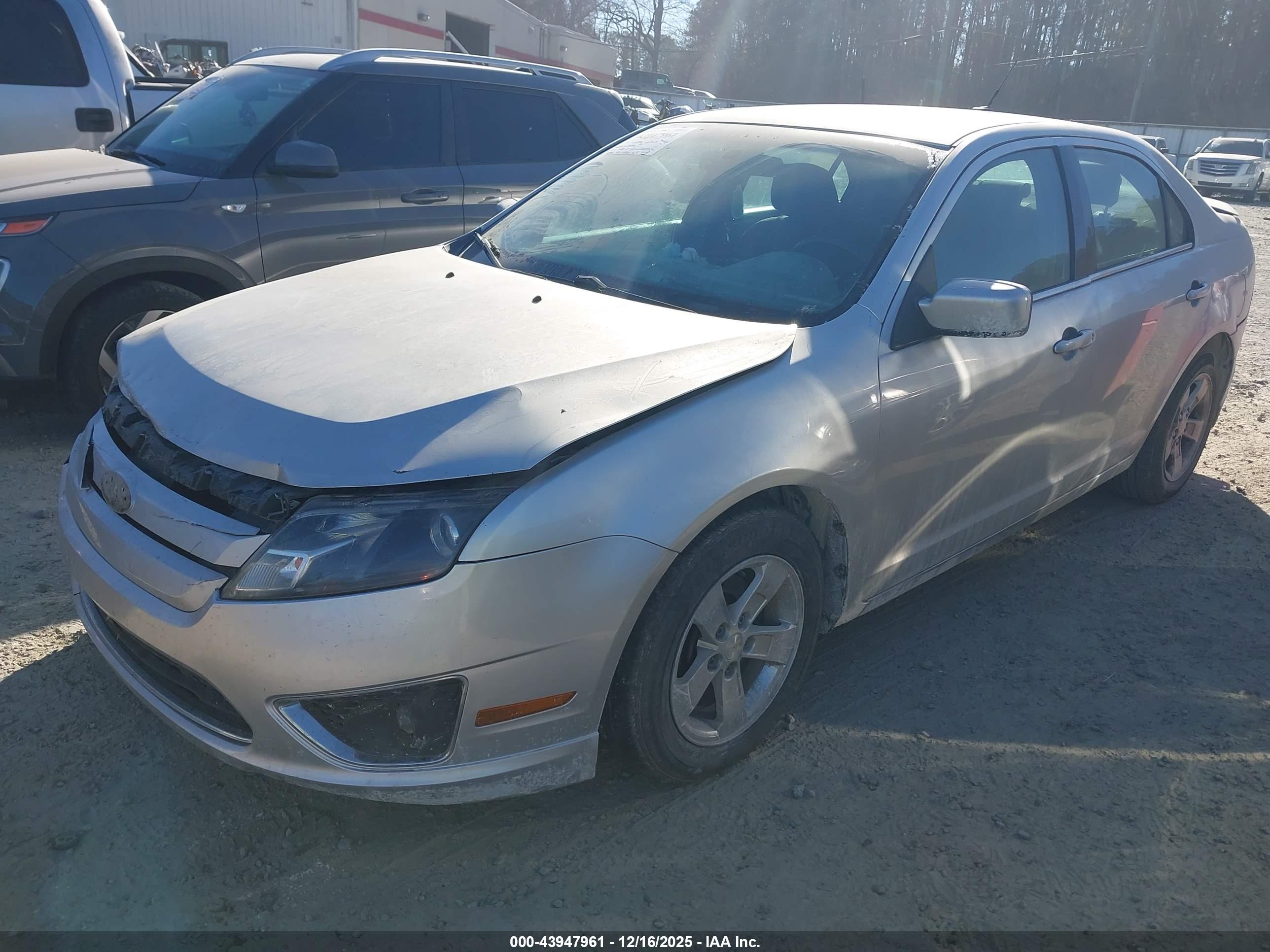 FORD FUSION image 2