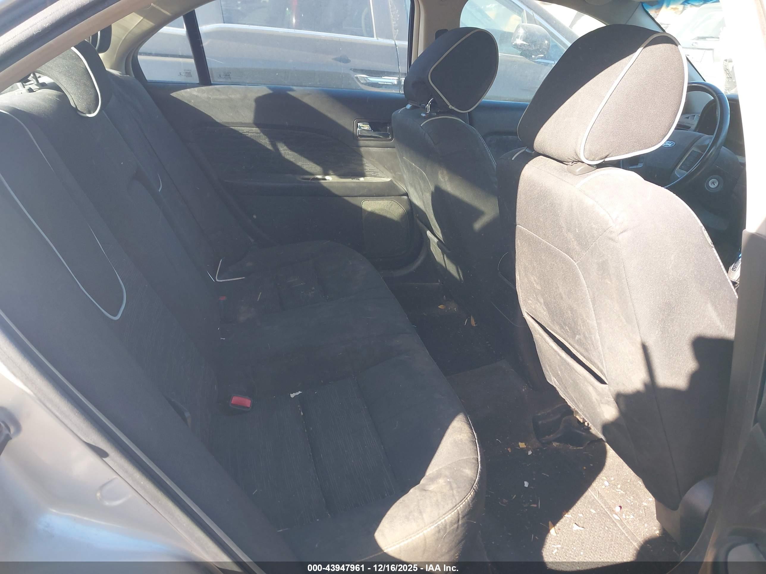 FORD FUSION image 8