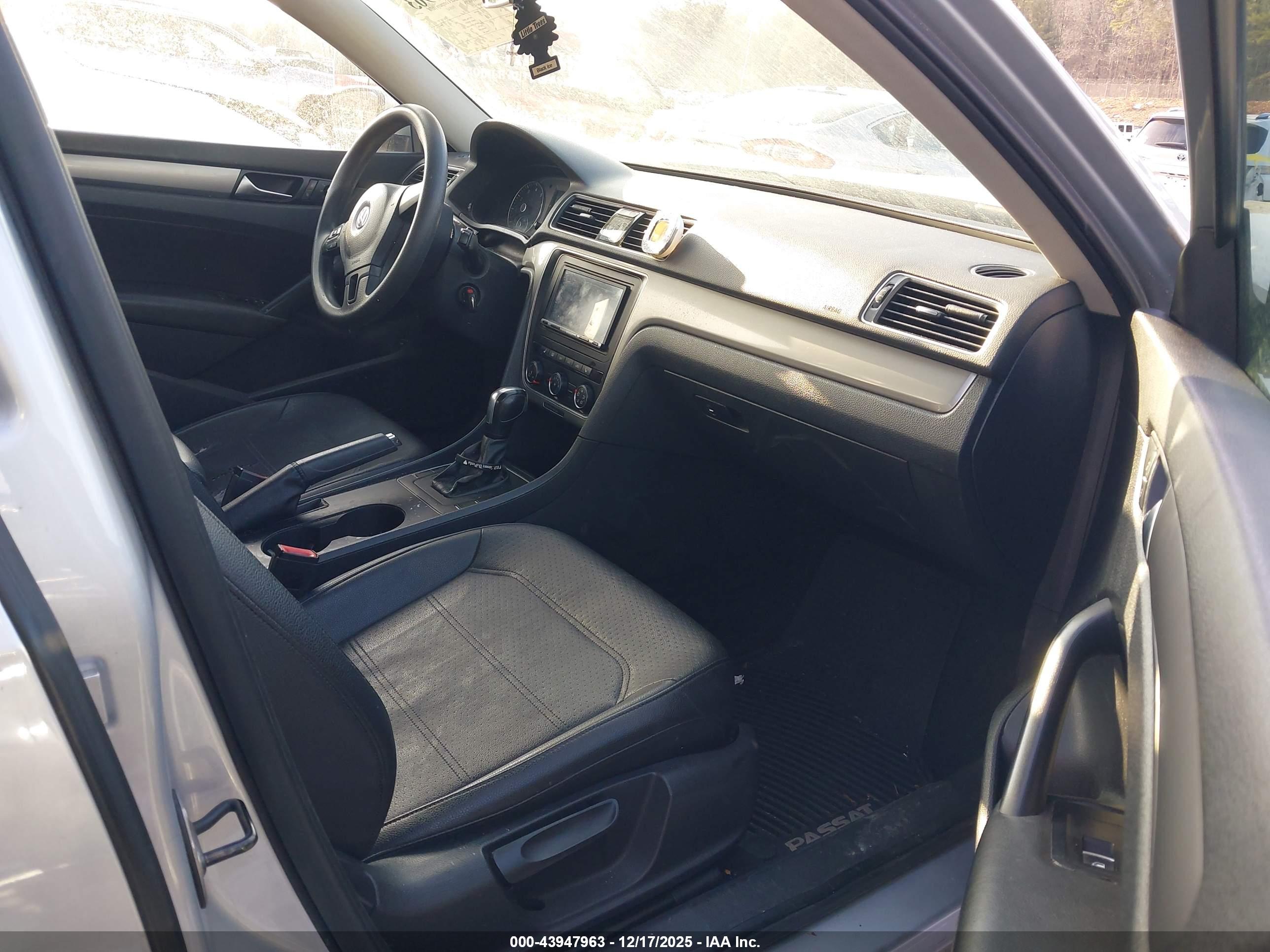 VOLKSWAGEN PASSAT image 5