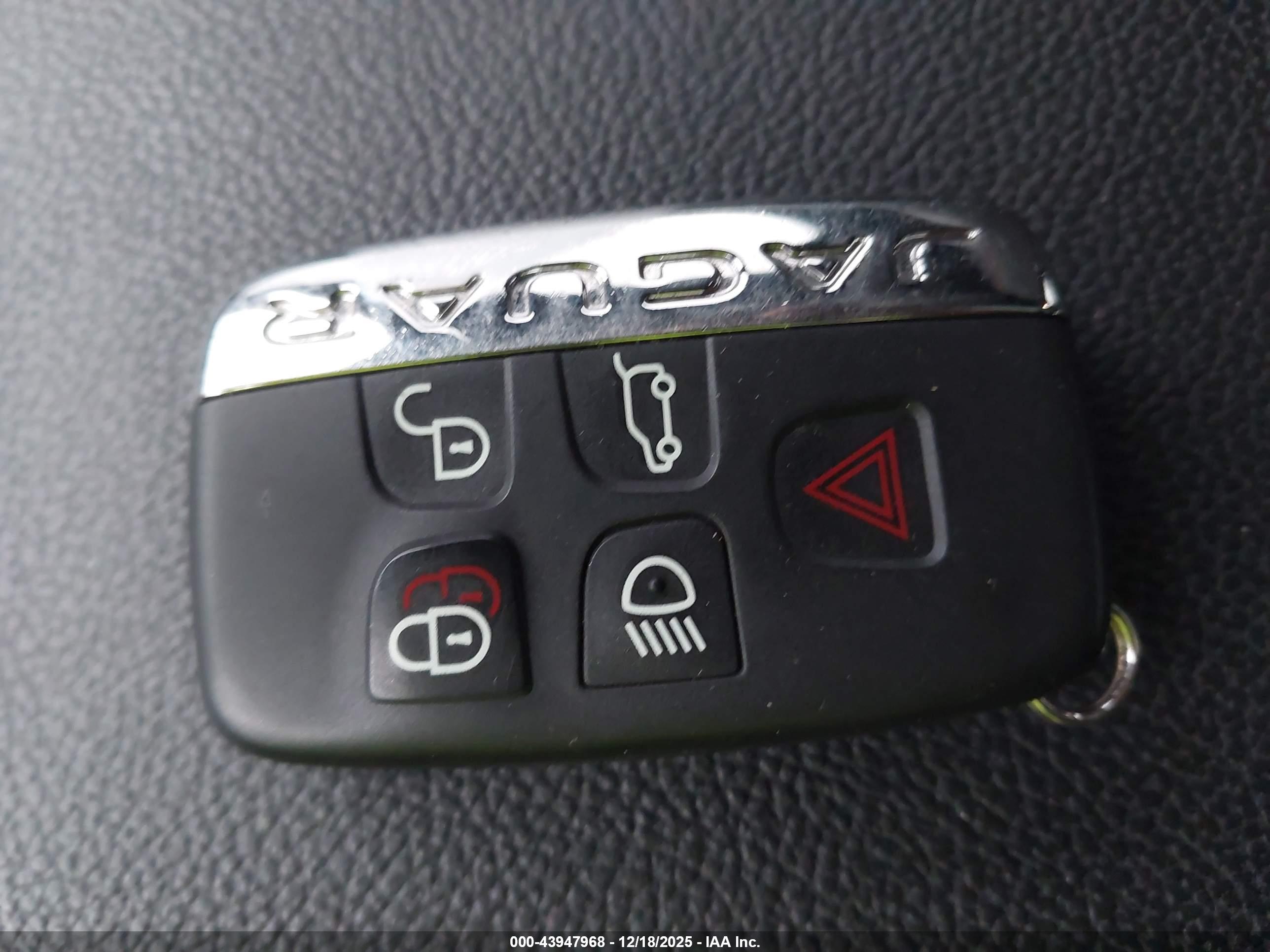 JAGUAR F-PACE image 11