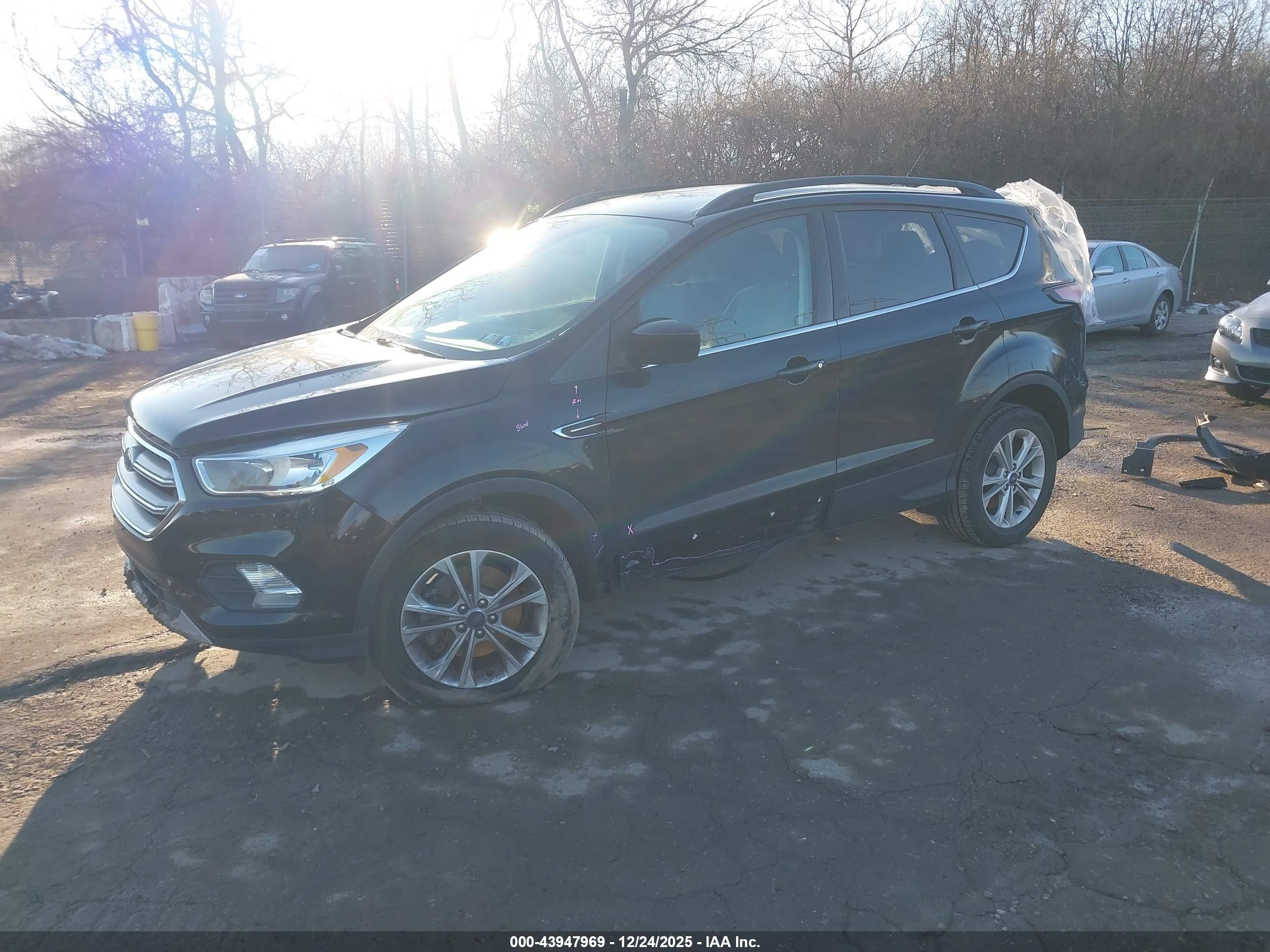 FORD ESCAPE image 2