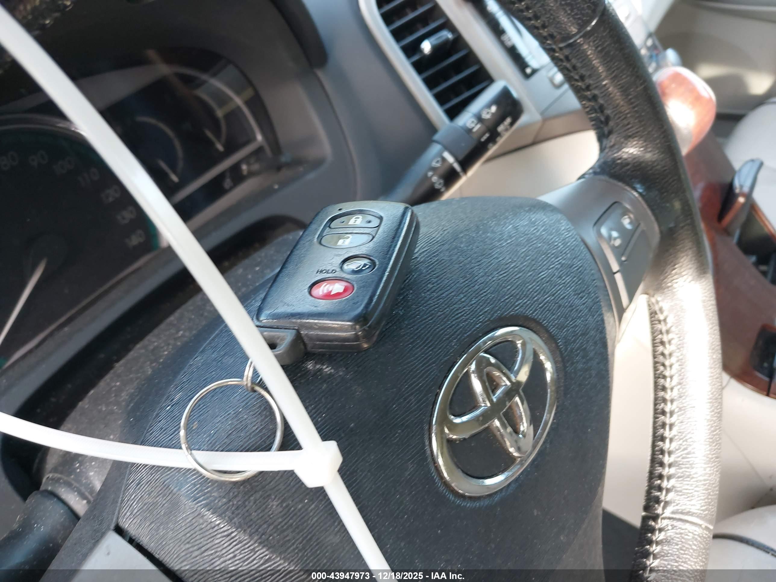 TOYOTA VENZA image 11