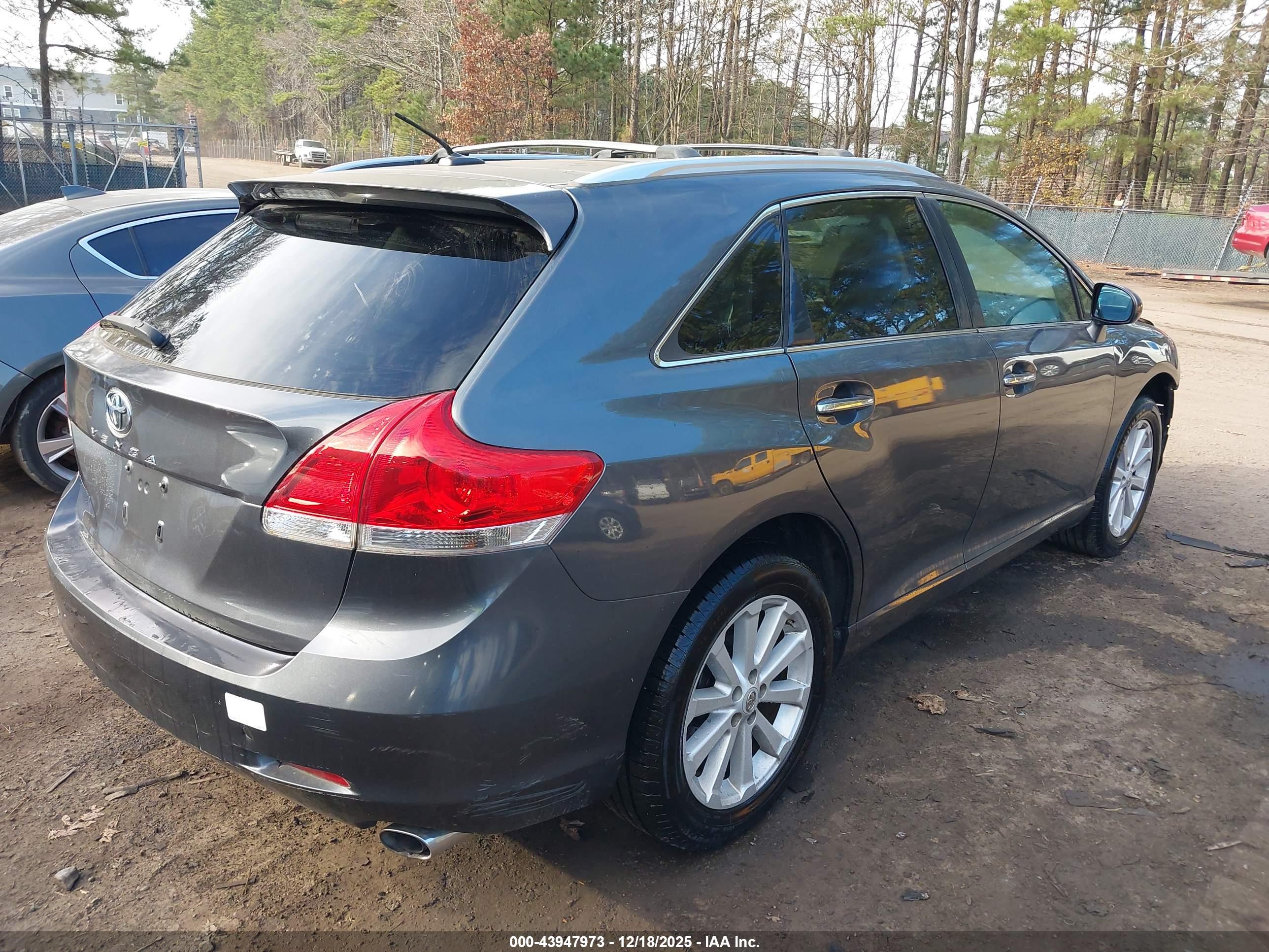 TOYOTA VENZA image 4