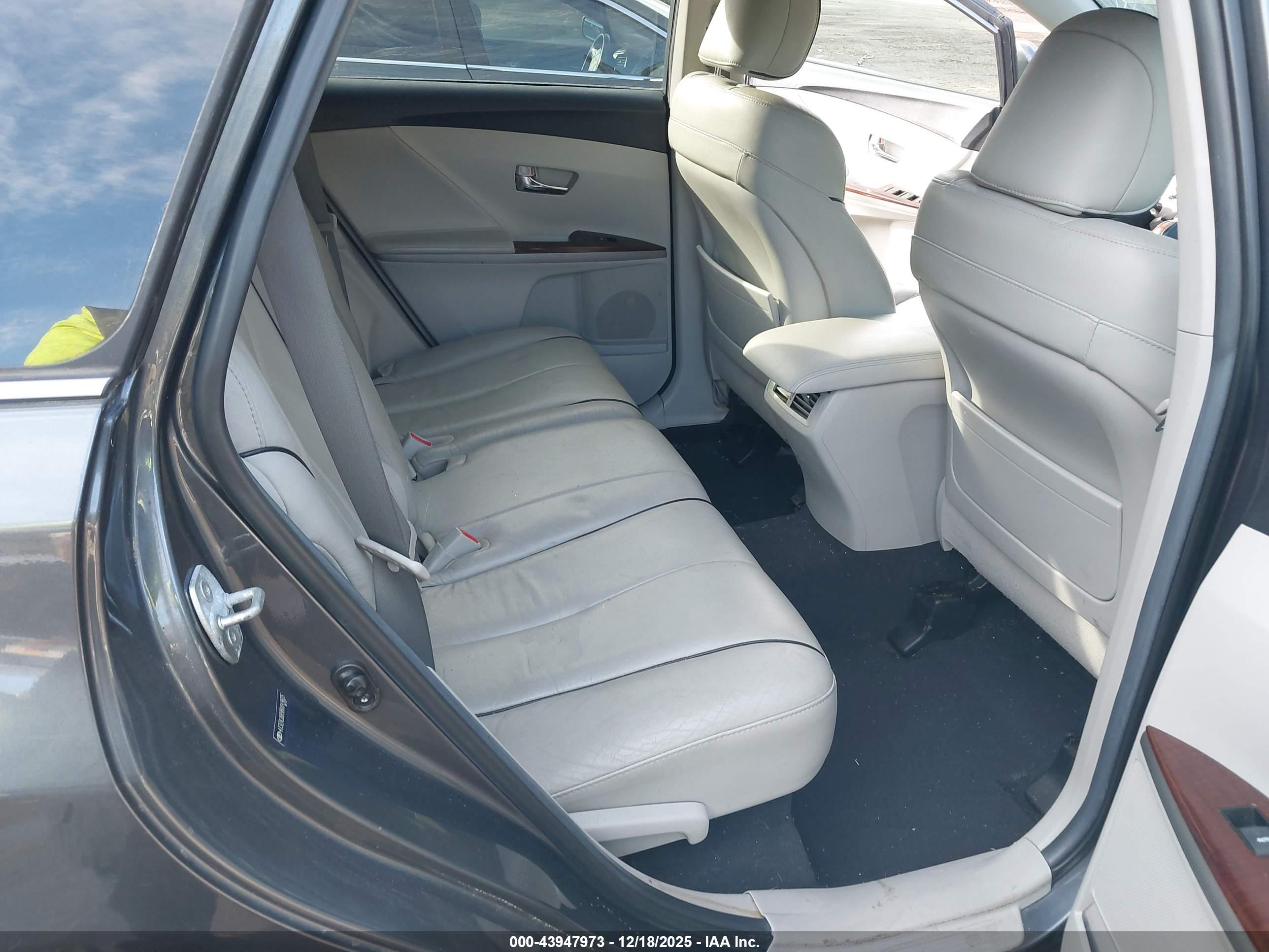 TOYOTA VENZA image 8