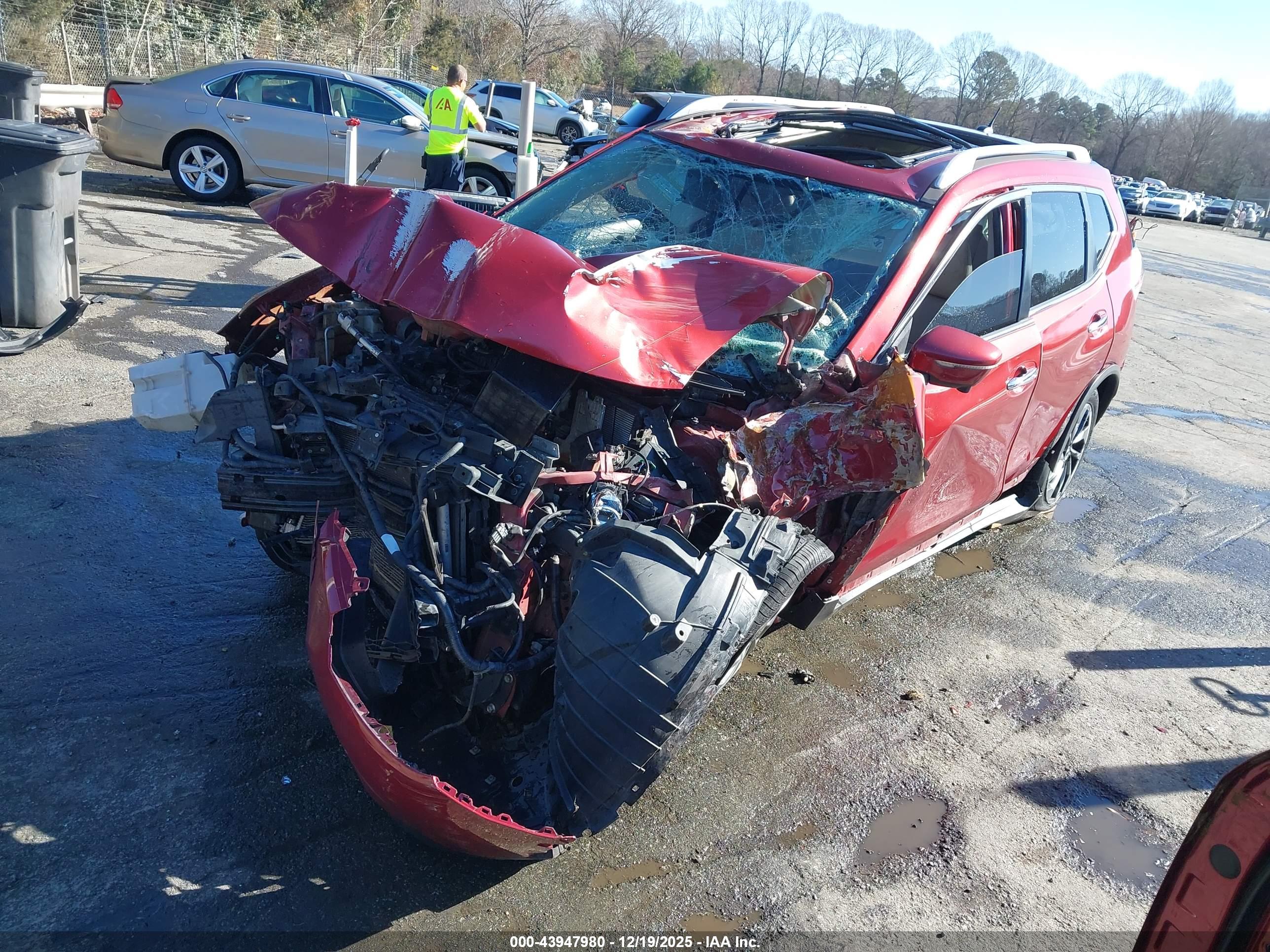 NISSAN ROGUE image 2