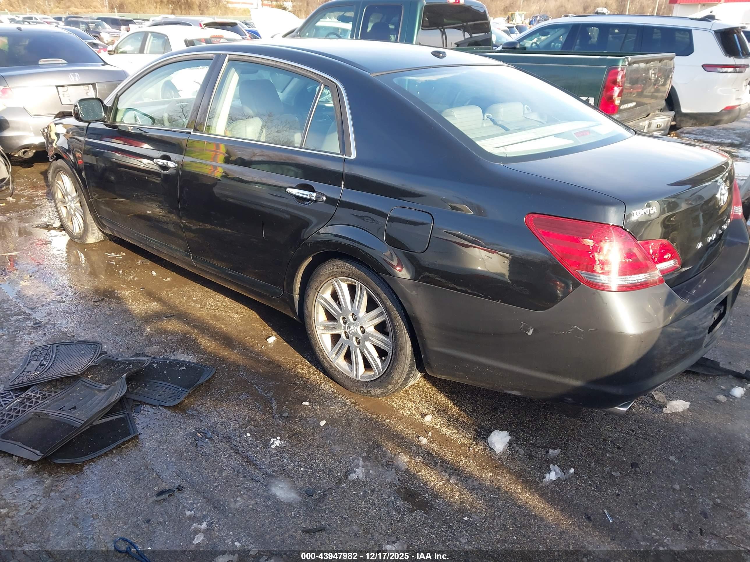 TOYOTA AVALON image 3
