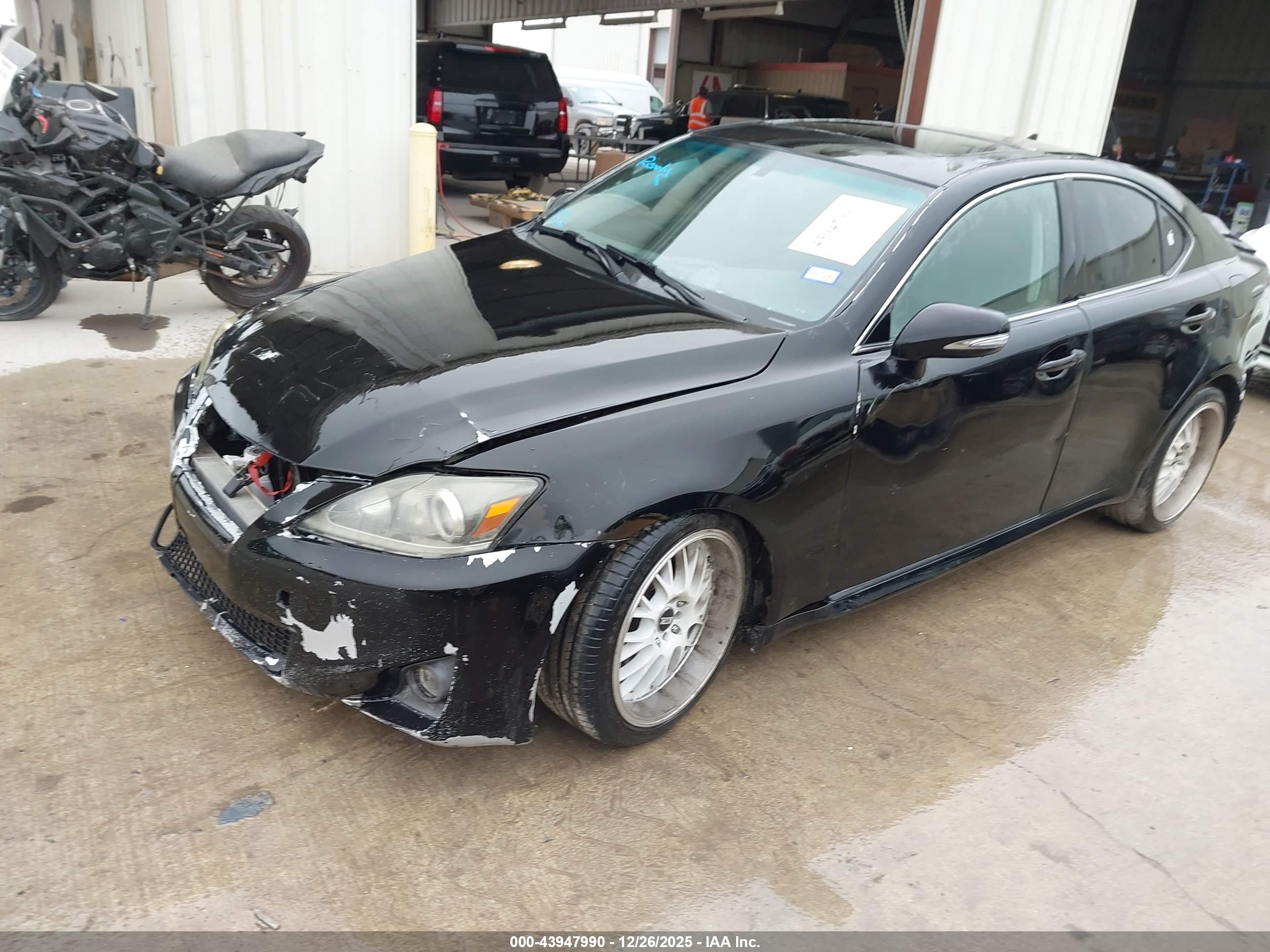 LEXUS IS image 2