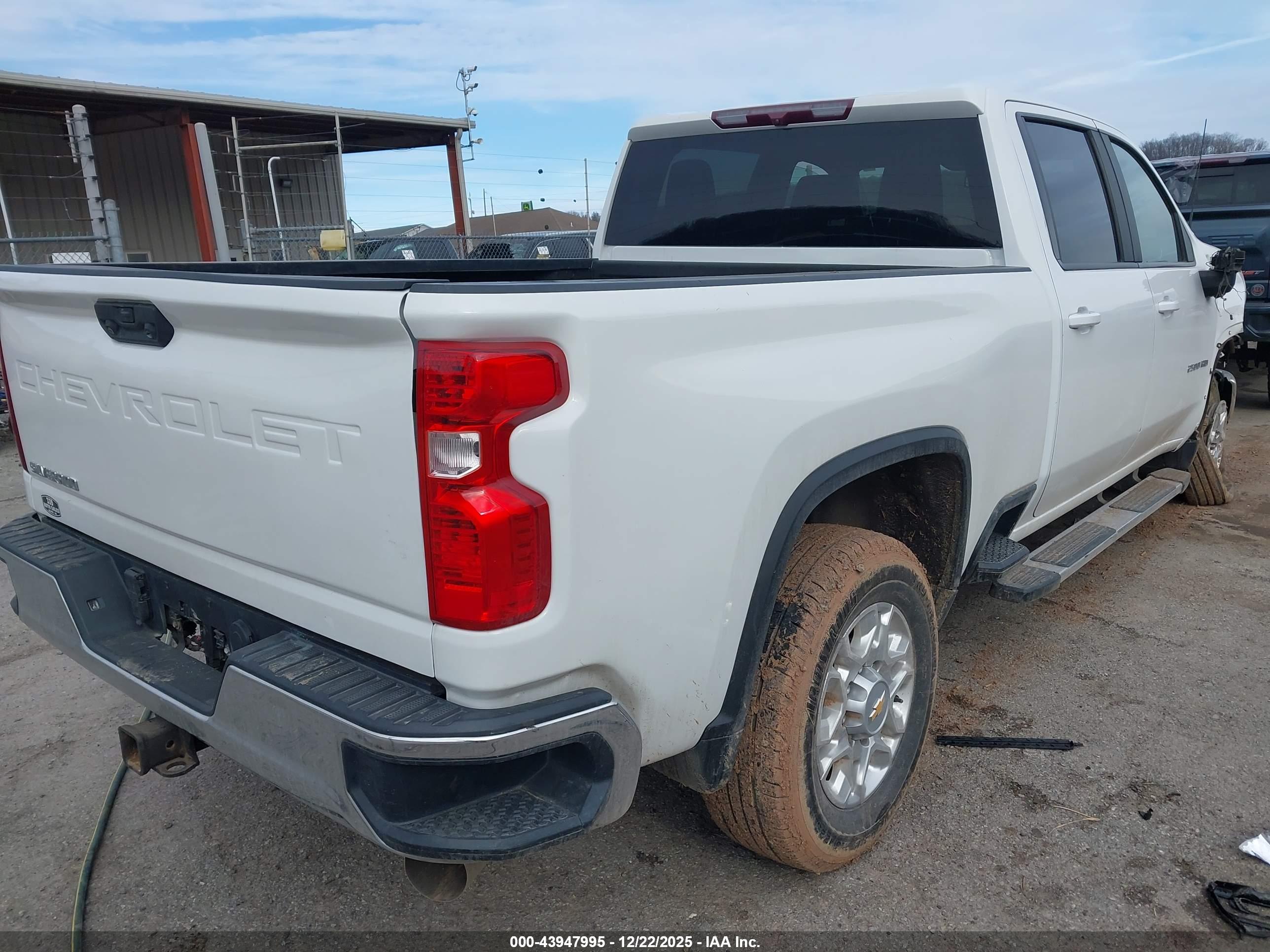 CHEVROLET SILVERADO image 4