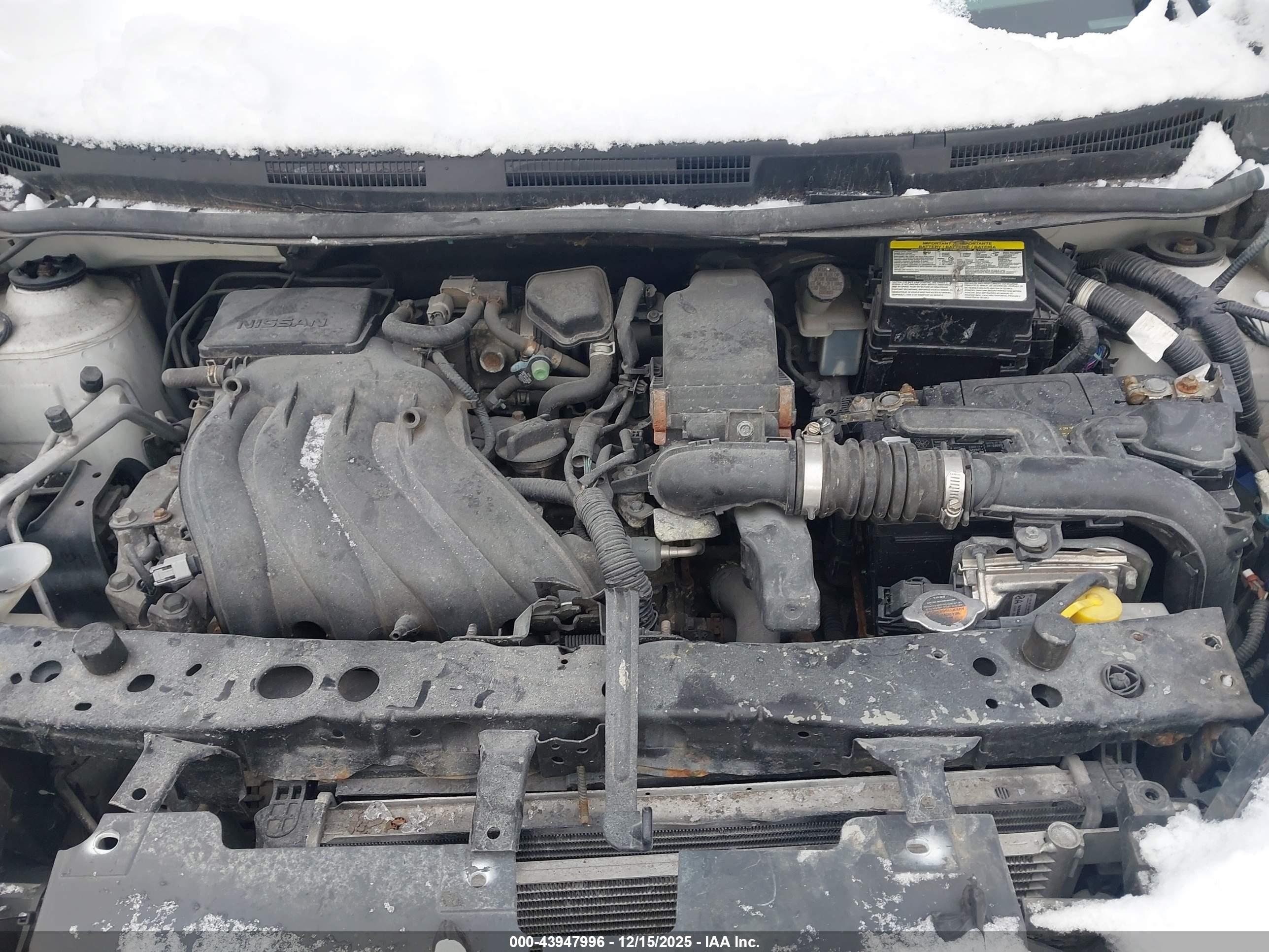 NISSAN VERSA image 10