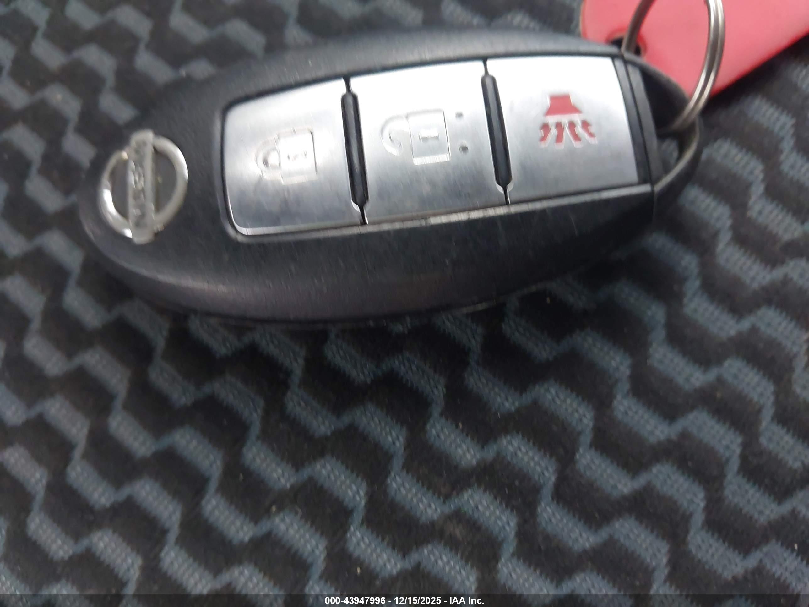 NISSAN VERSA image 11