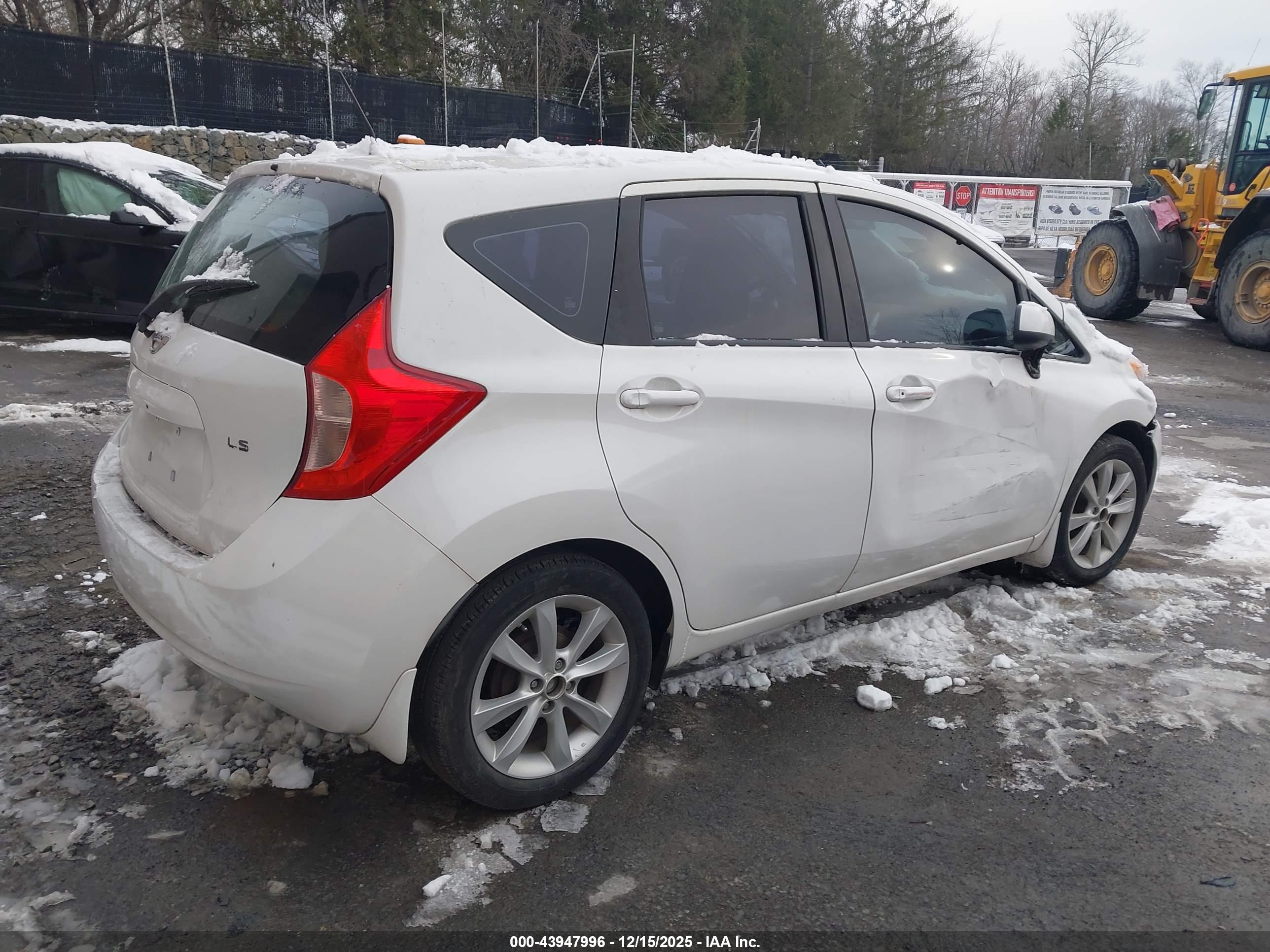 NISSAN VERSA image 4