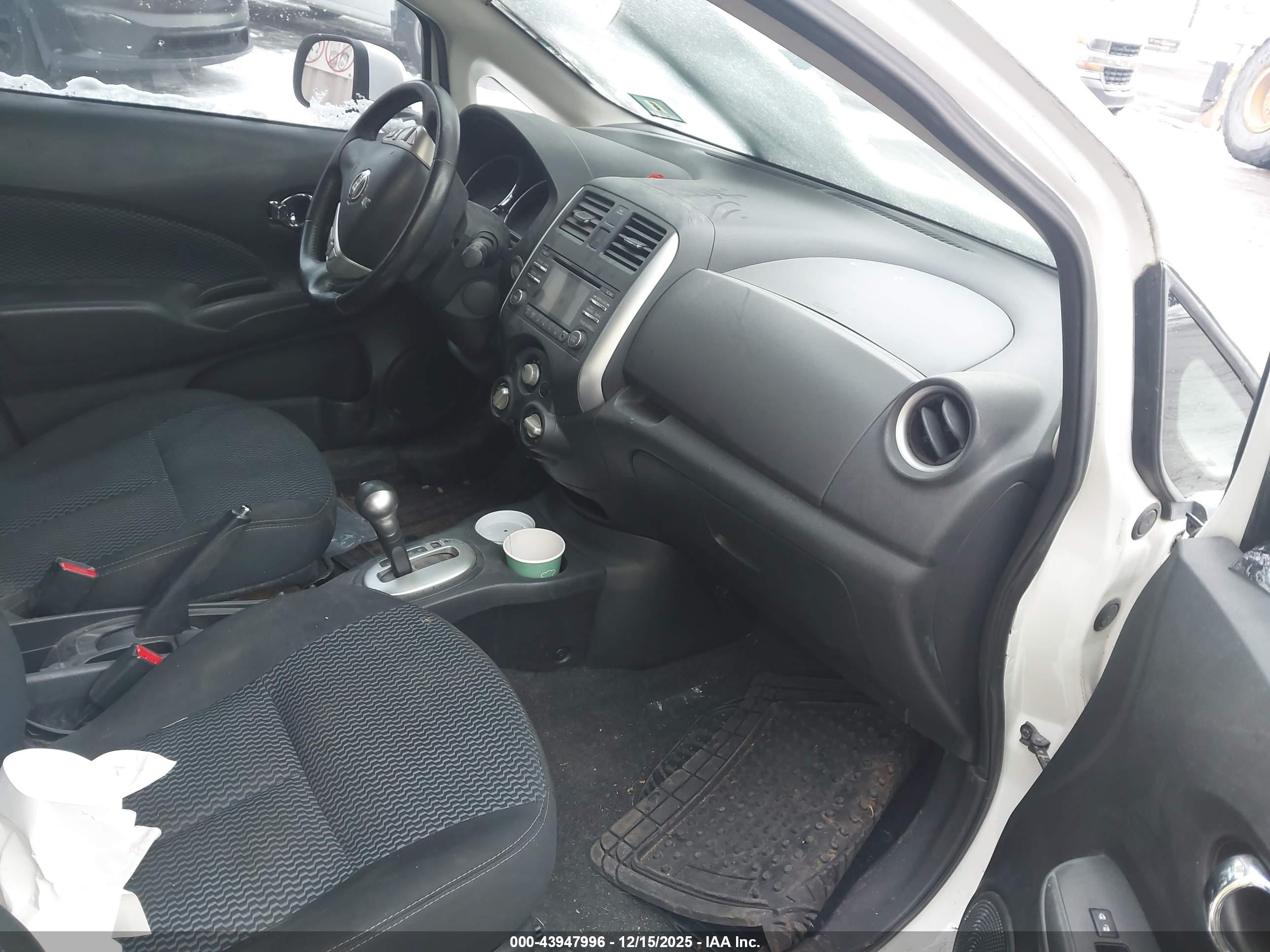 NISSAN VERSA image 5