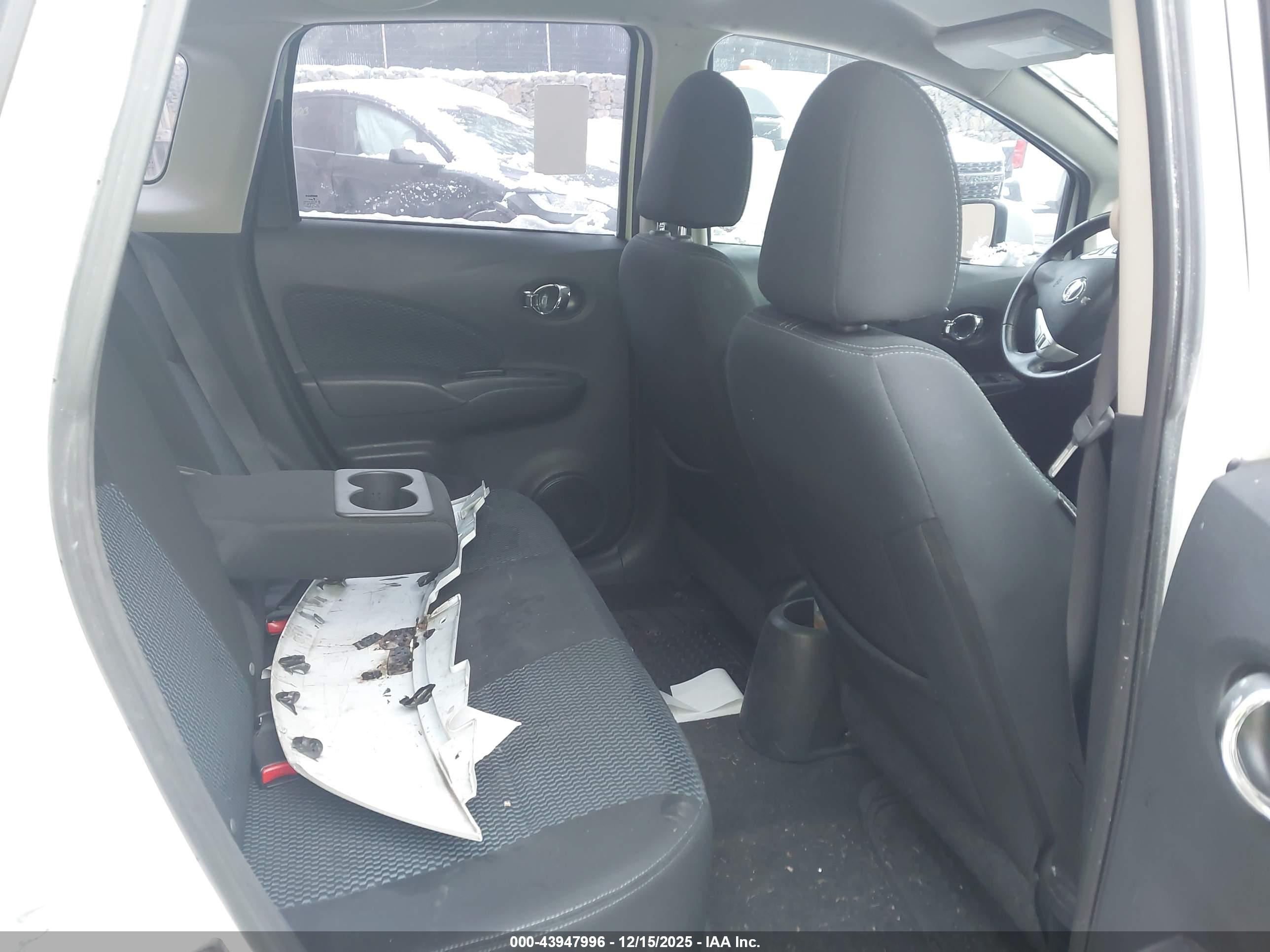 NISSAN VERSA image 8