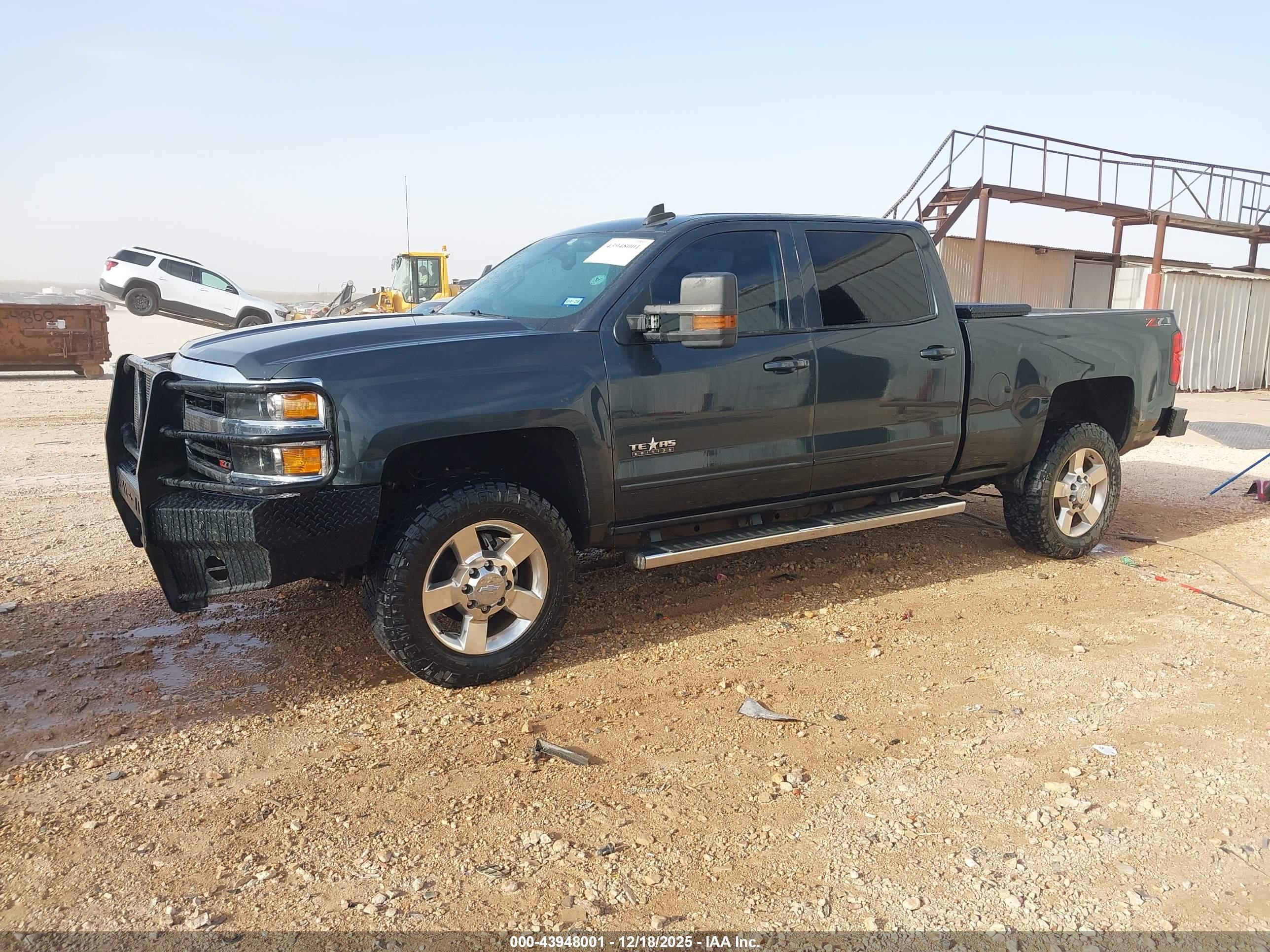 CHEVROLET SILVERADO image 2