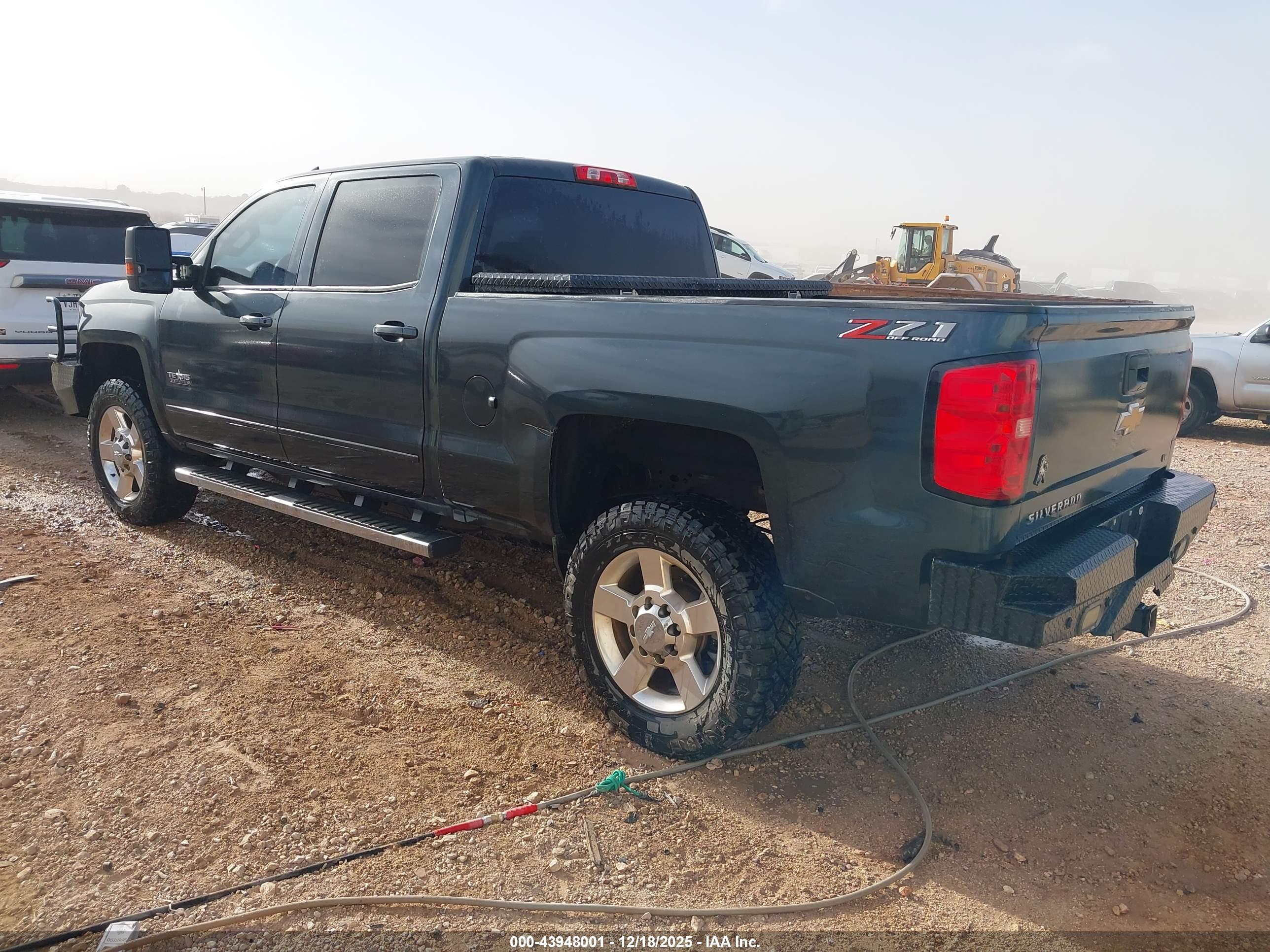 CHEVROLET SILVERADO image 3
