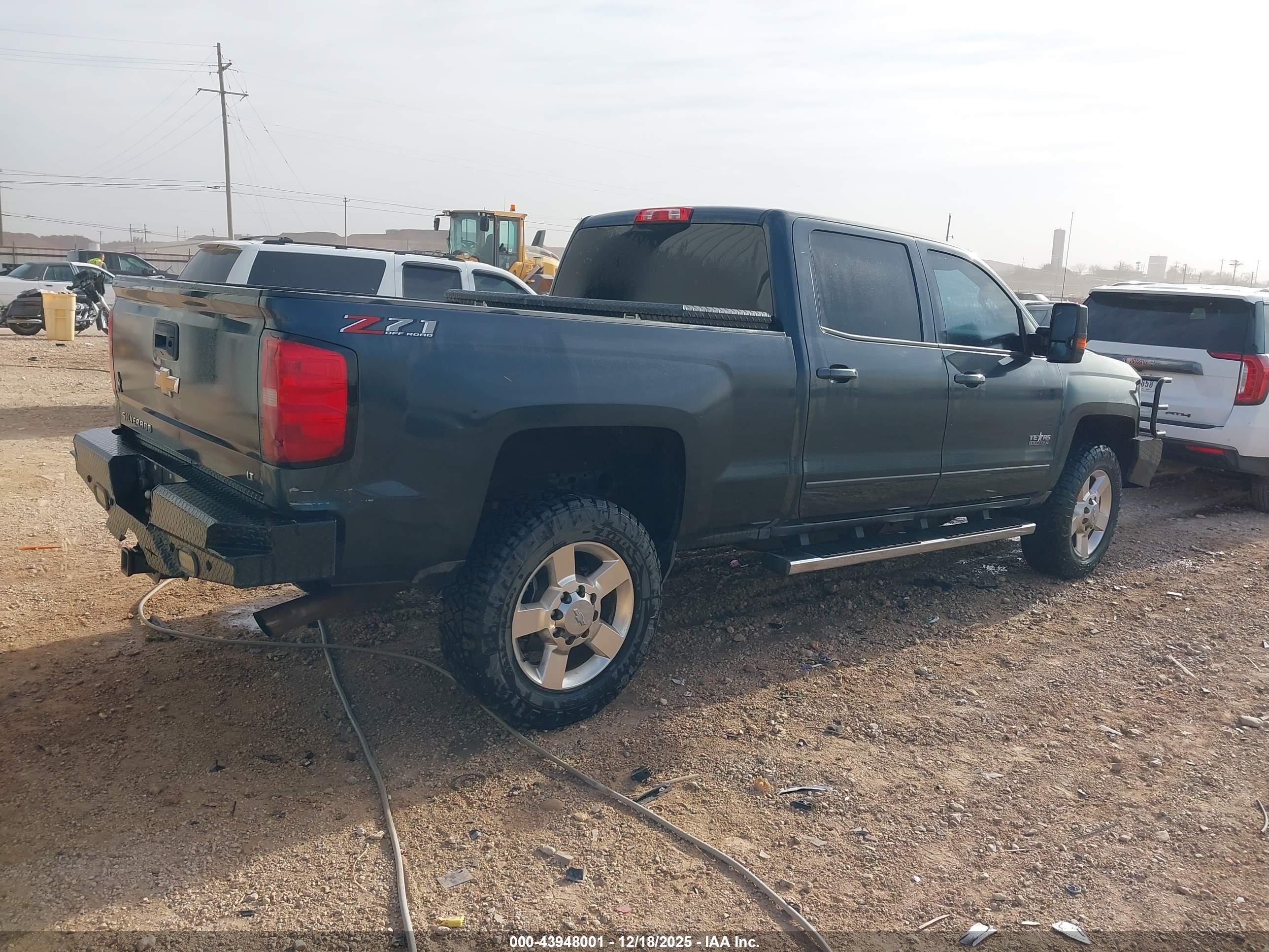 CHEVROLET SILVERADO image 4