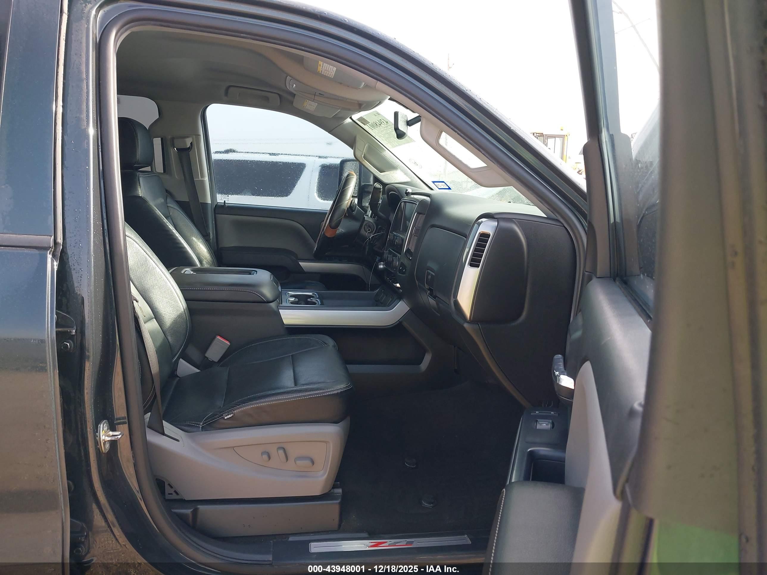 CHEVROLET SILVERADO image 5