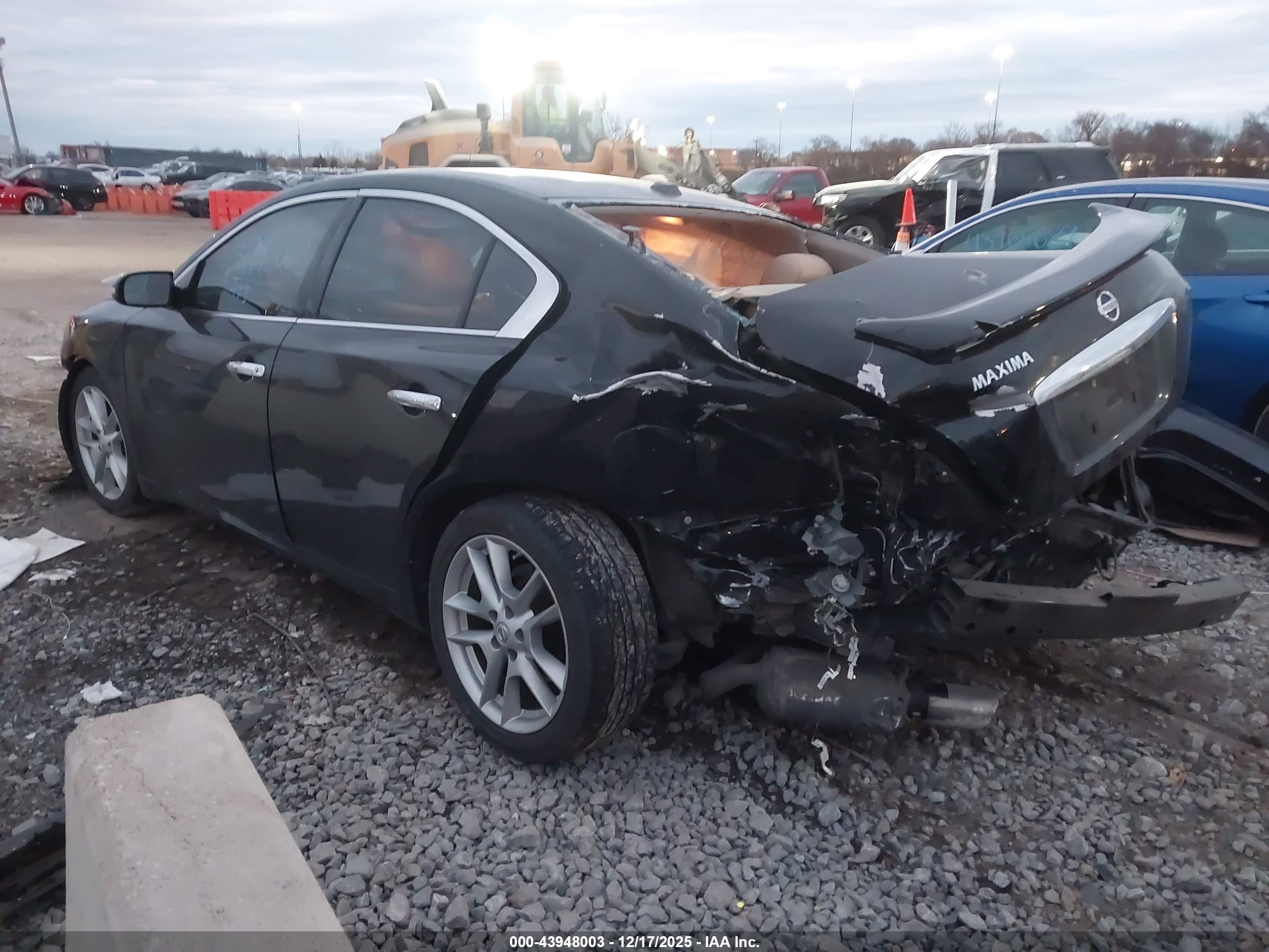 NISSAN MAXIMA image 3