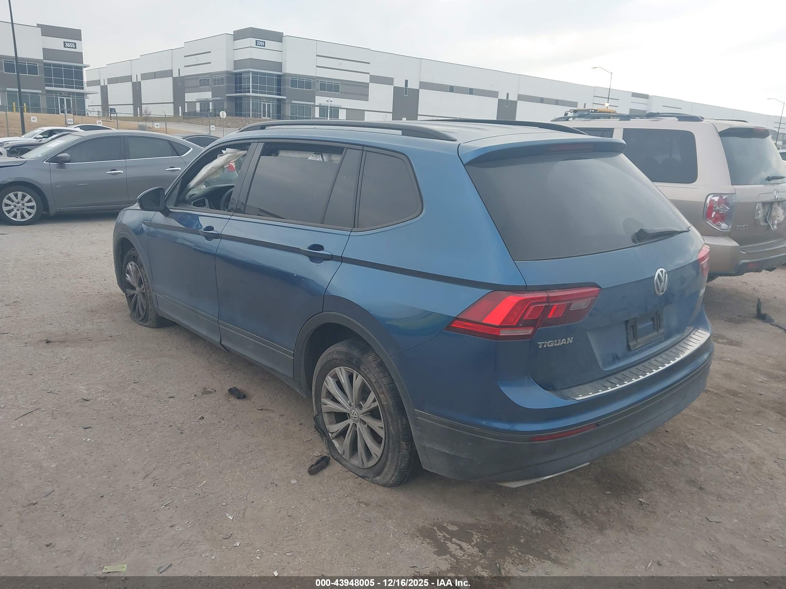 VOLKSWAGEN TIGUAN image 3