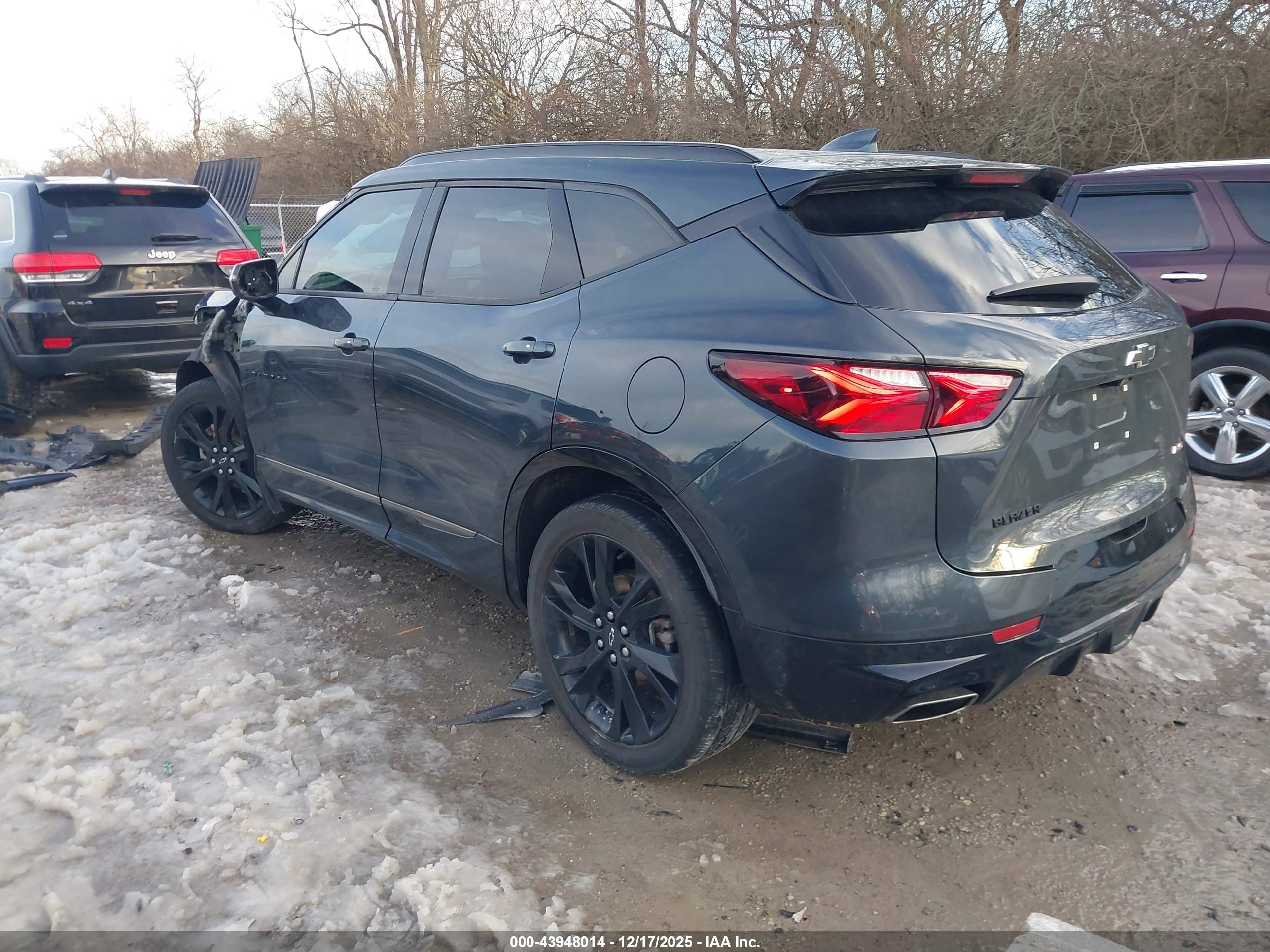 CHEVROLET BLAZER image 3