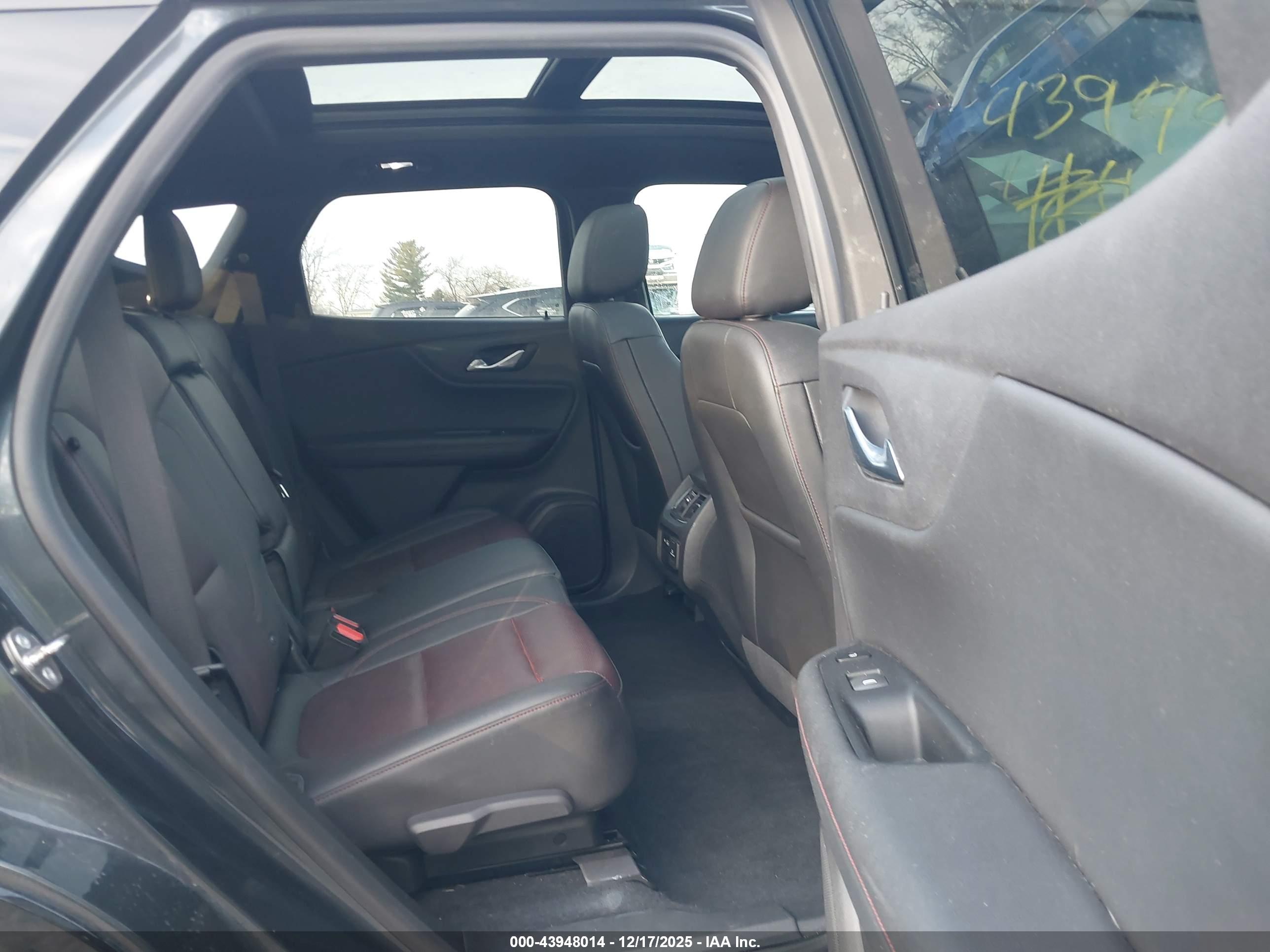 CHEVROLET BLAZER image 8