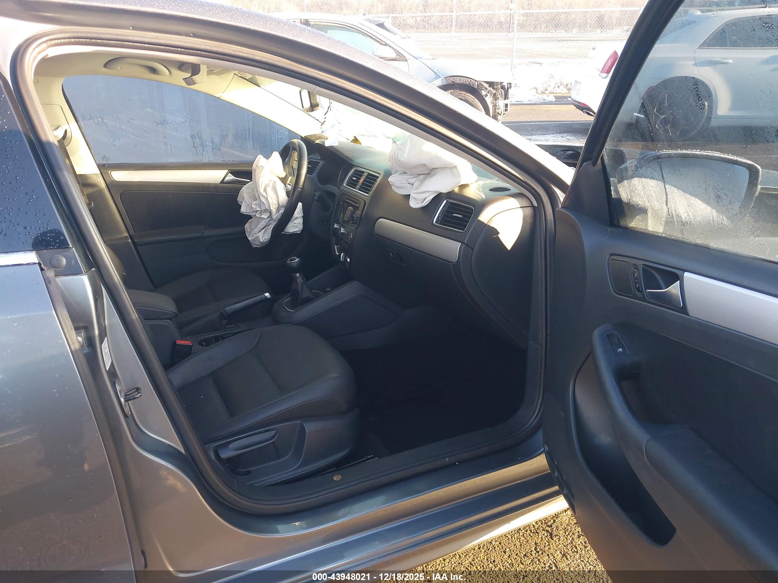 VOLKSWAGEN JETTA image 5