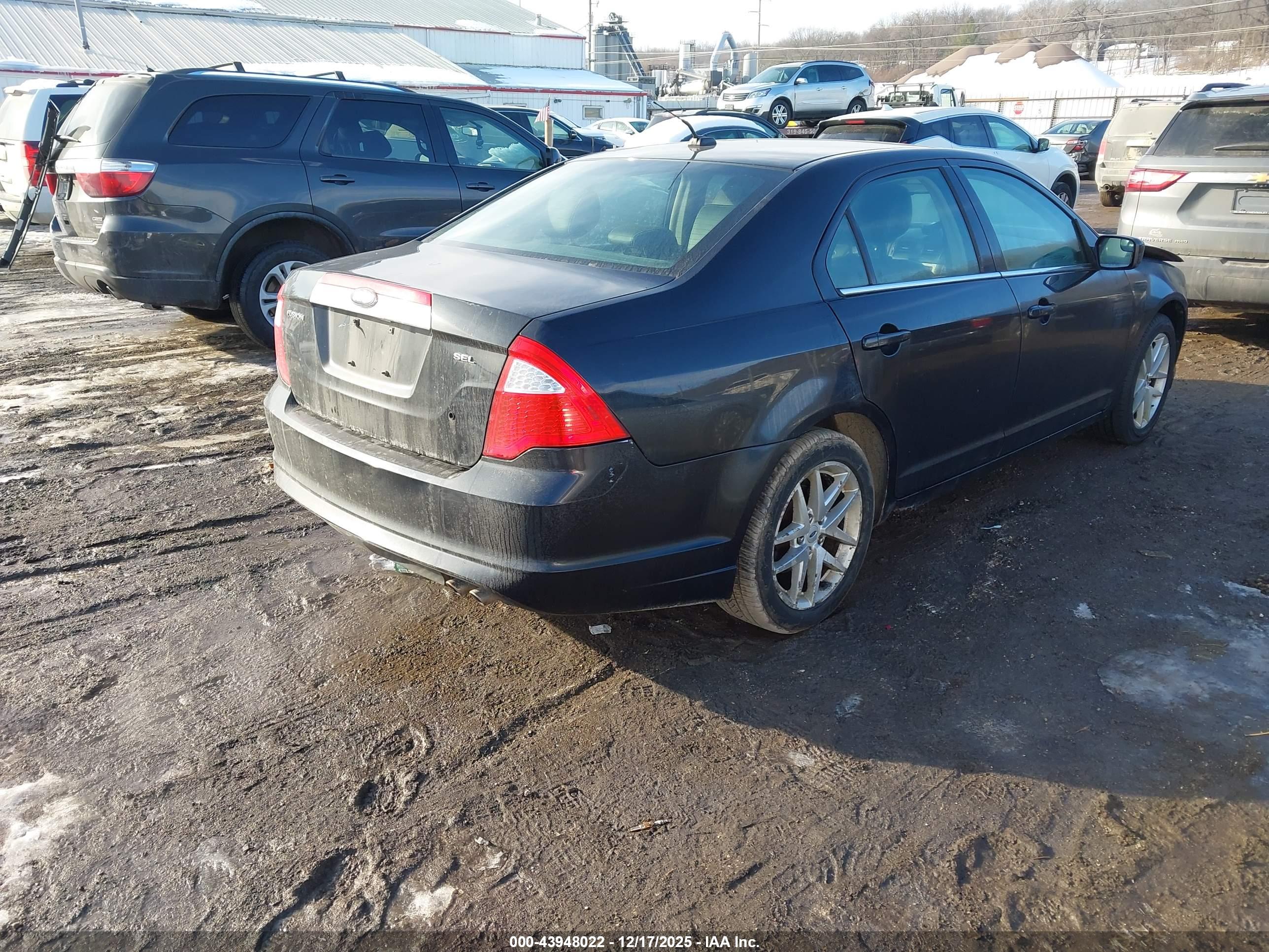FORD FUSION image 4
