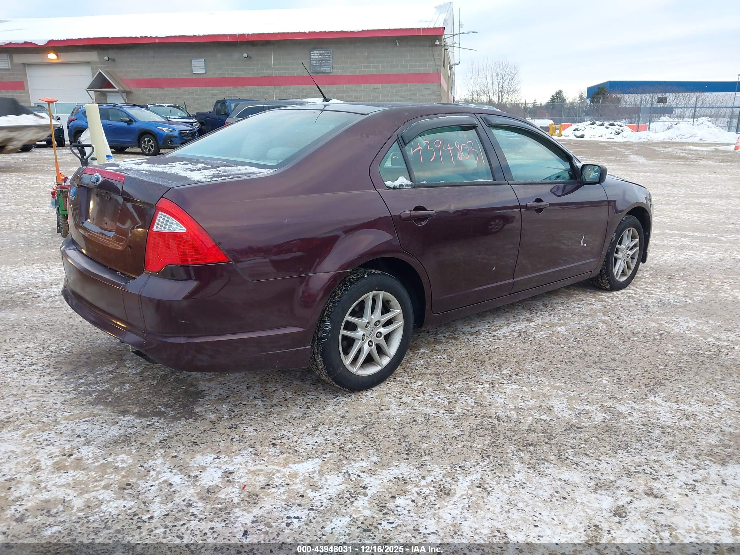 FORD FUSION image 4