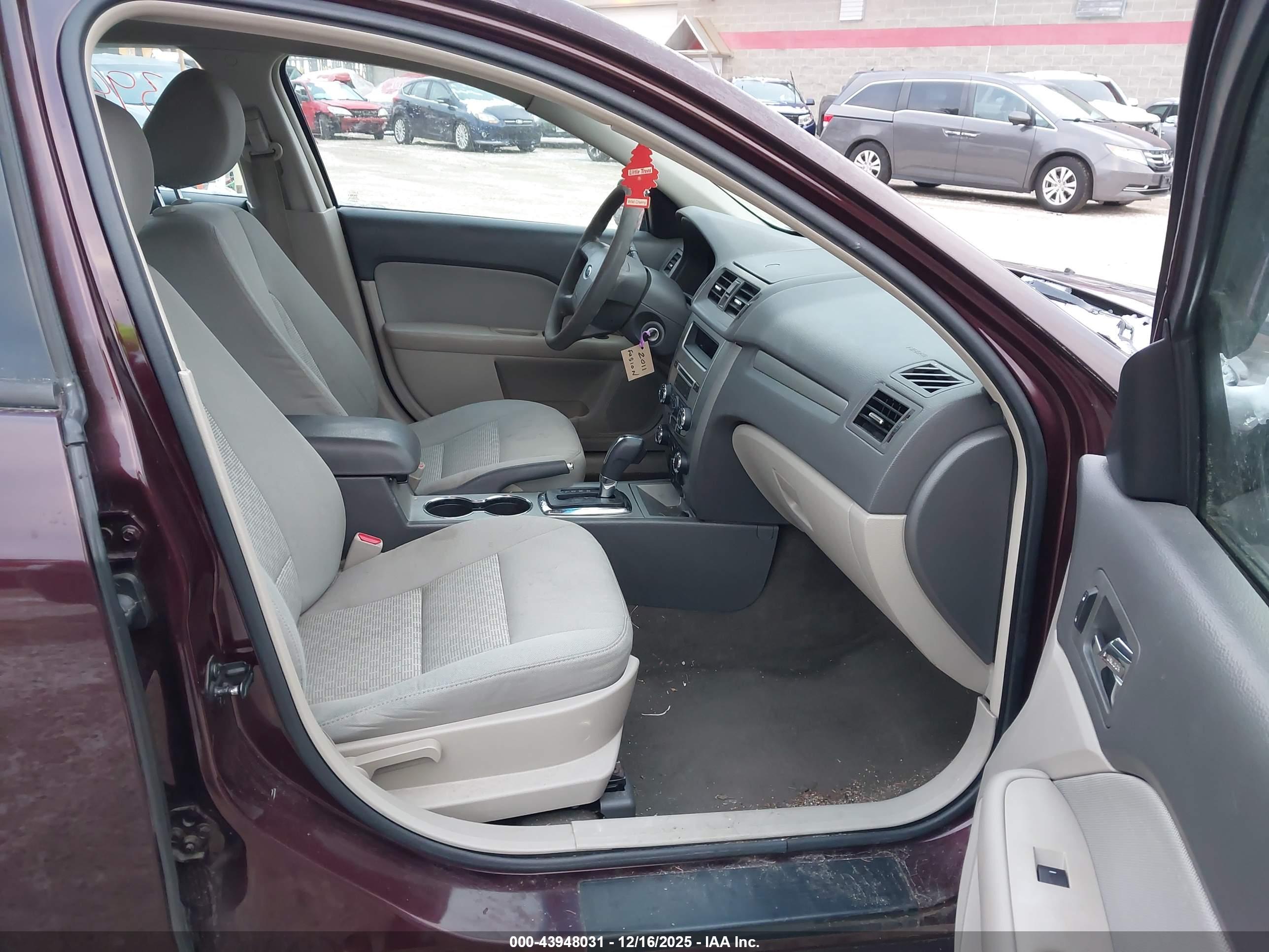 FORD FUSION image 5