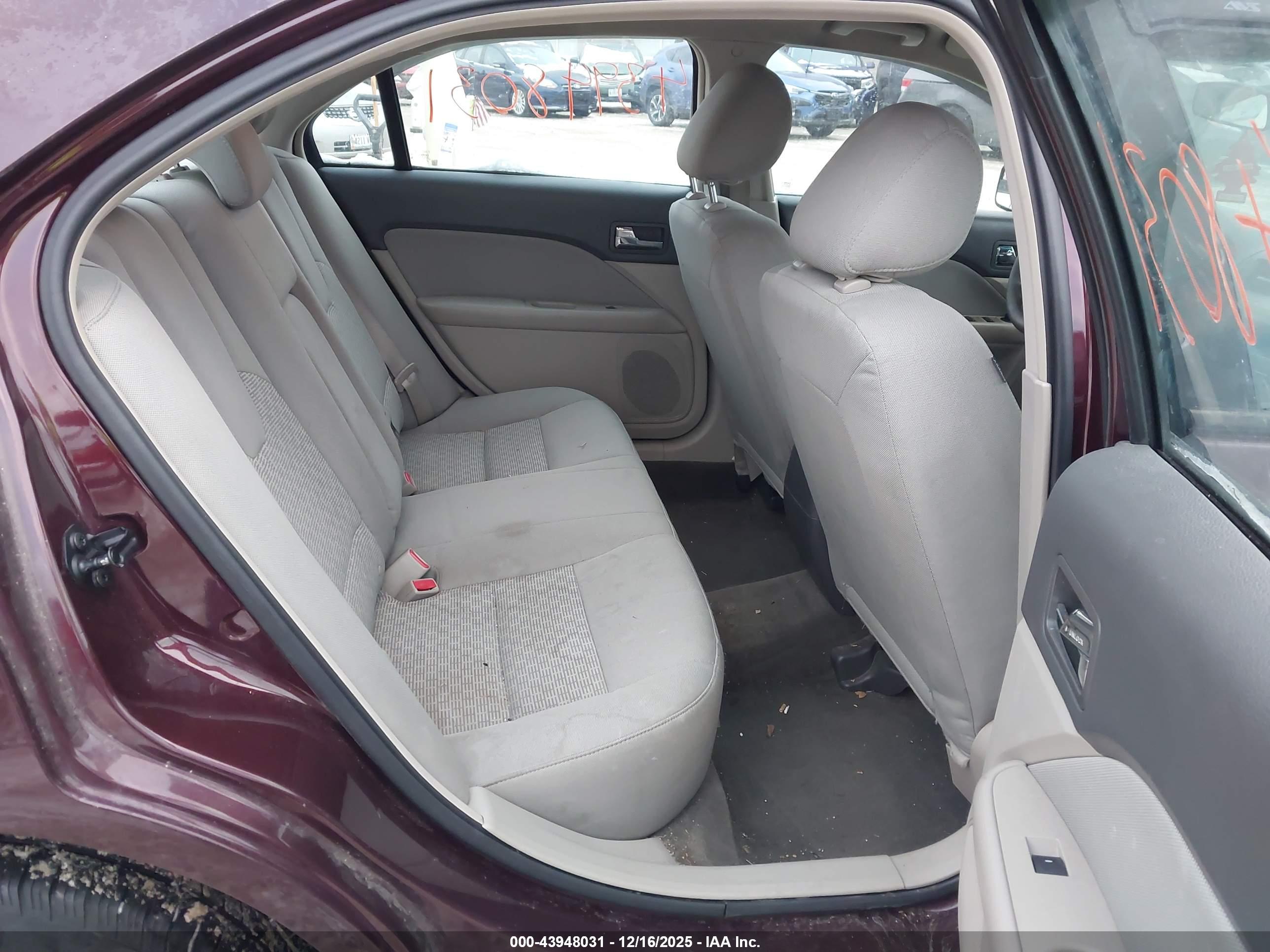 FORD FUSION image 8