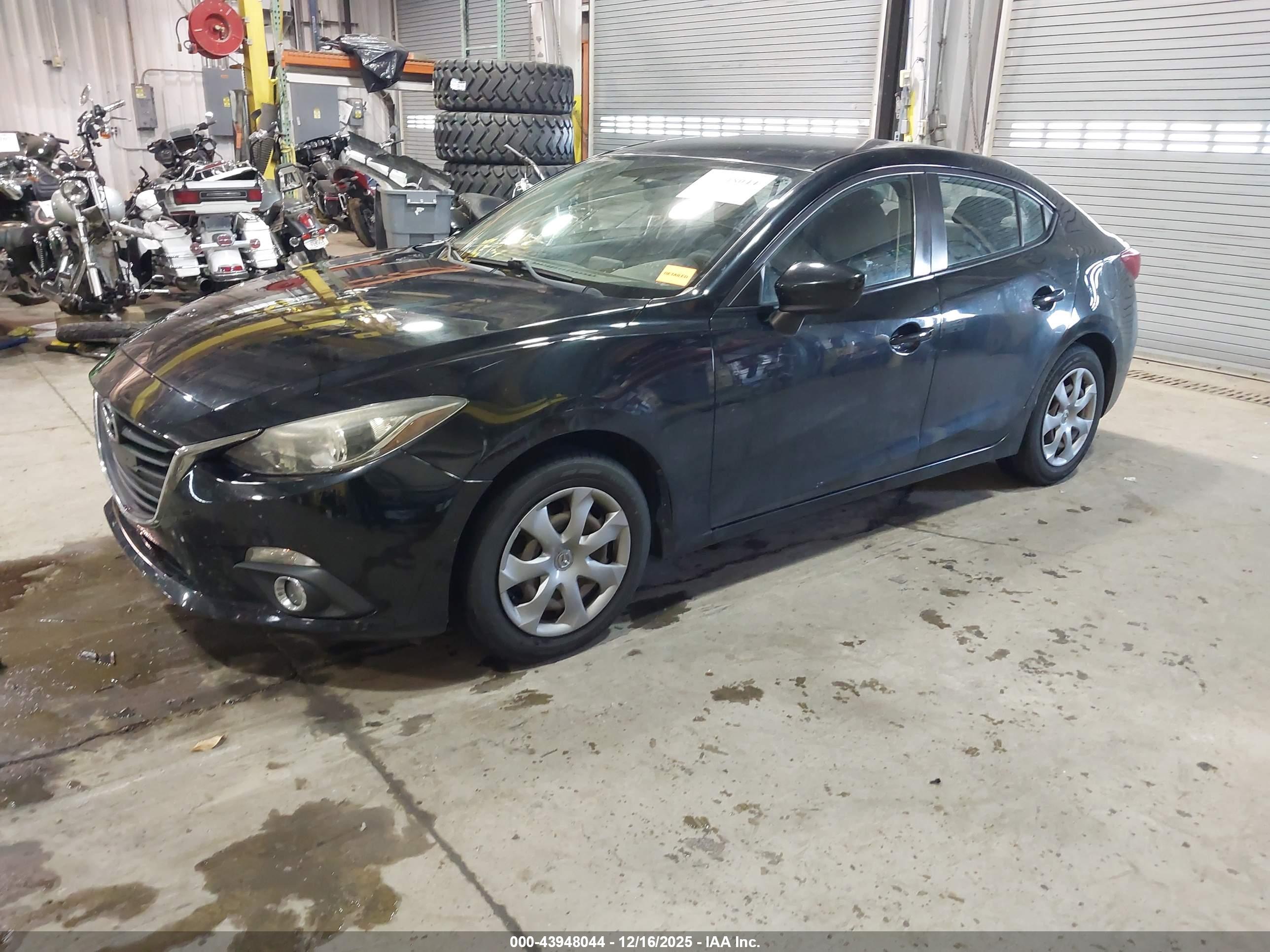 MAZDA MAZDA3 image 2