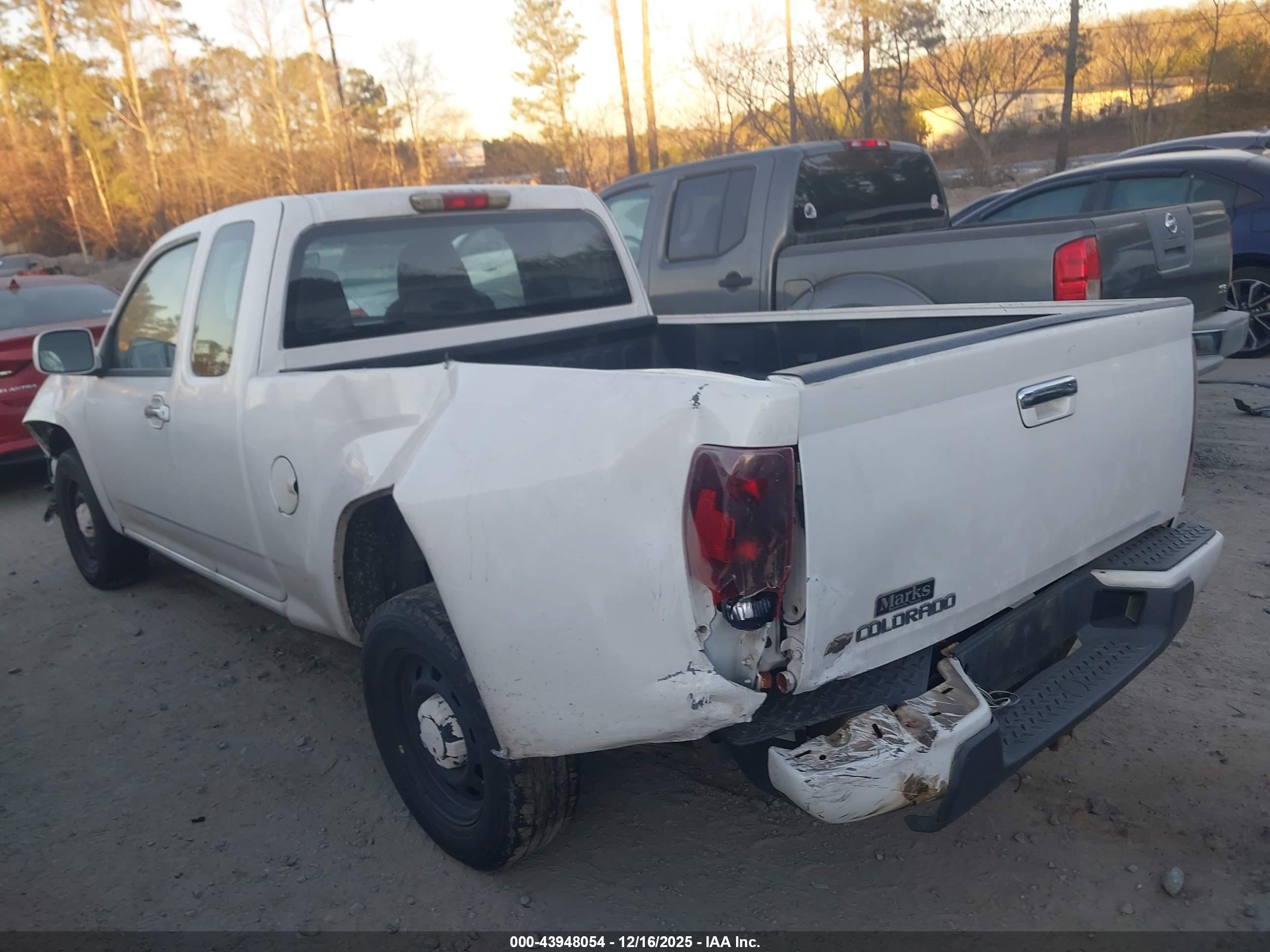 CHEVROLET COLORADO image 3