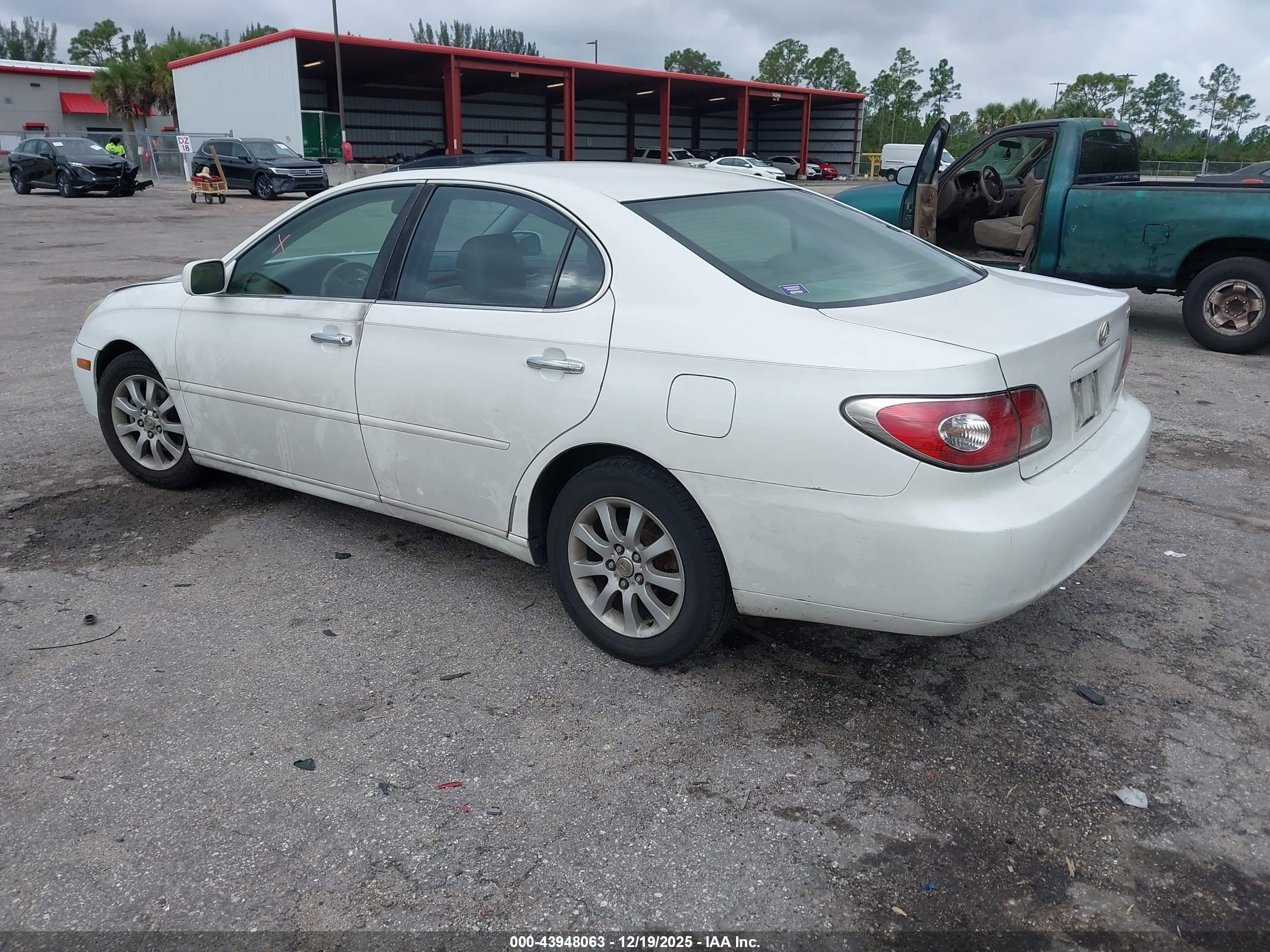 LEXUS ES image 3