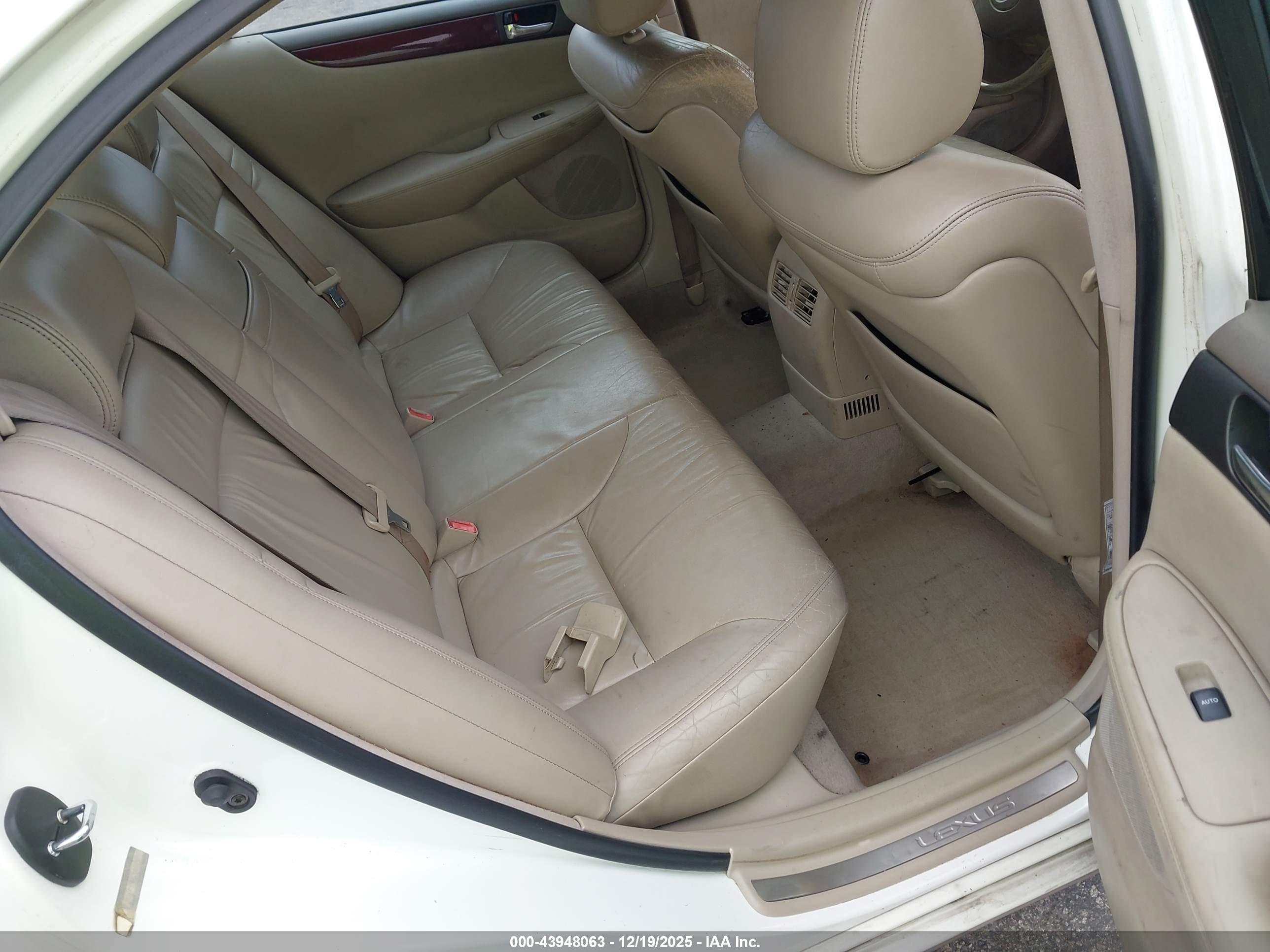 LEXUS ES image 8