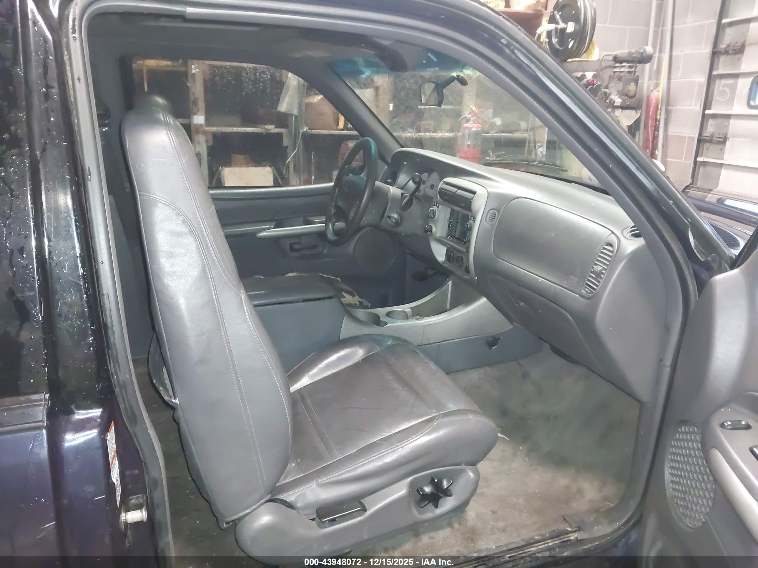 FORD EXPLORER image 5