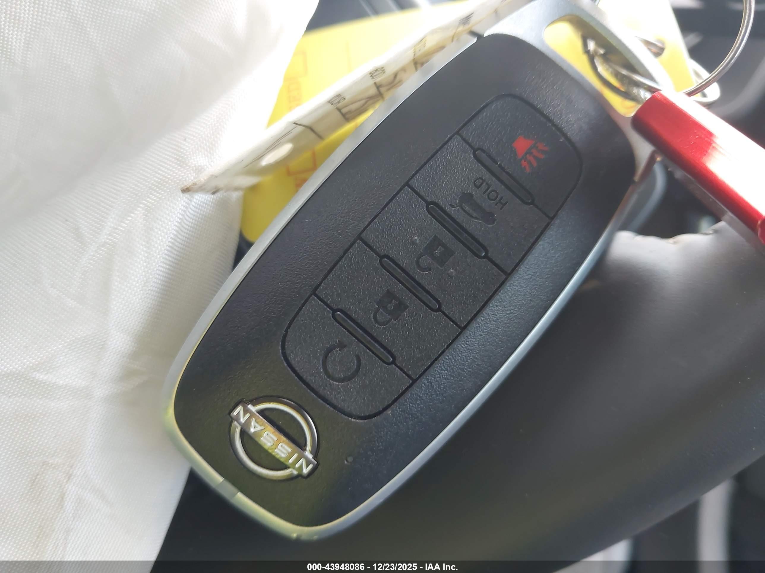 NISSAN ROGUE image 11
