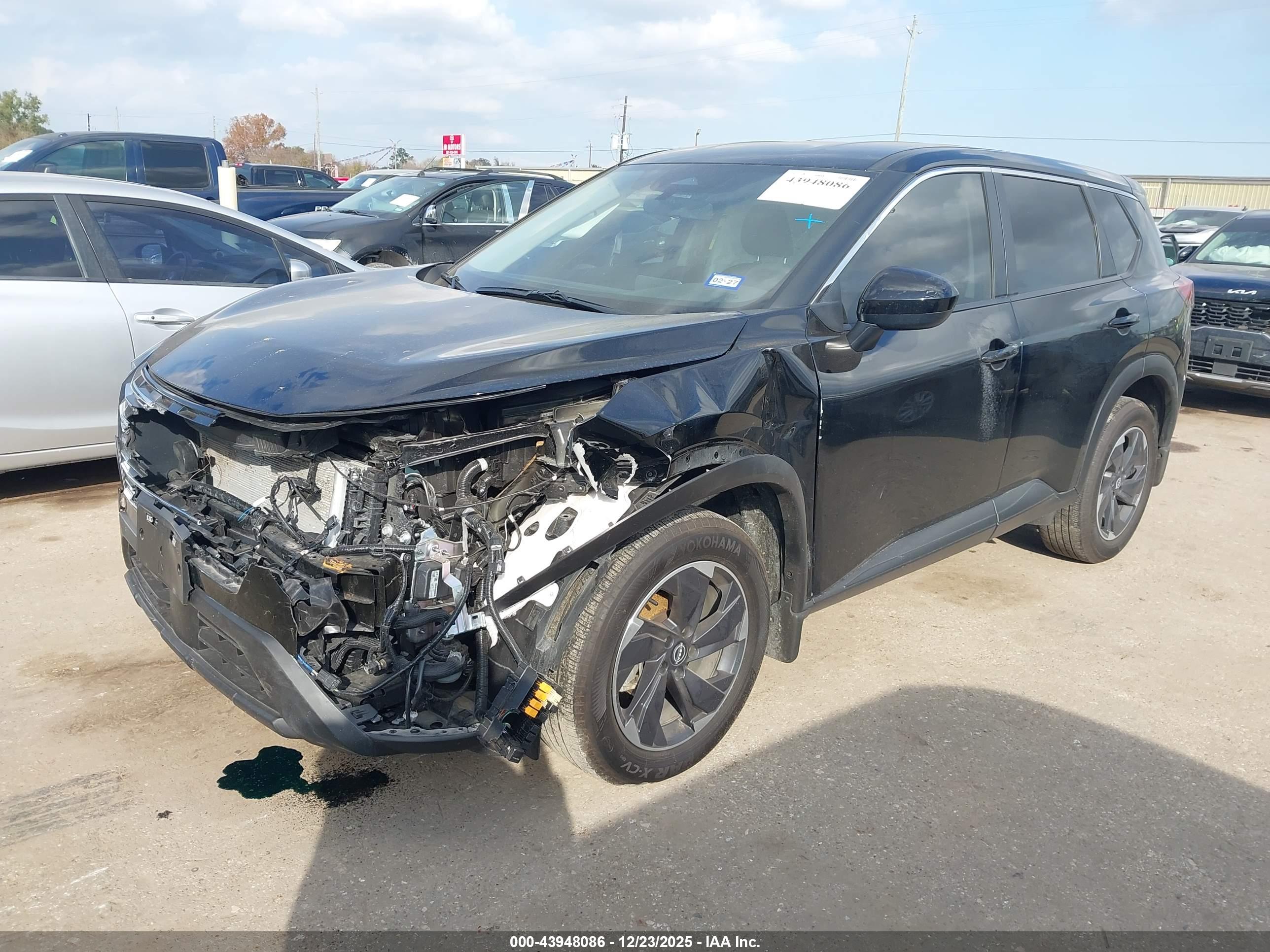 NISSAN ROGUE image 2