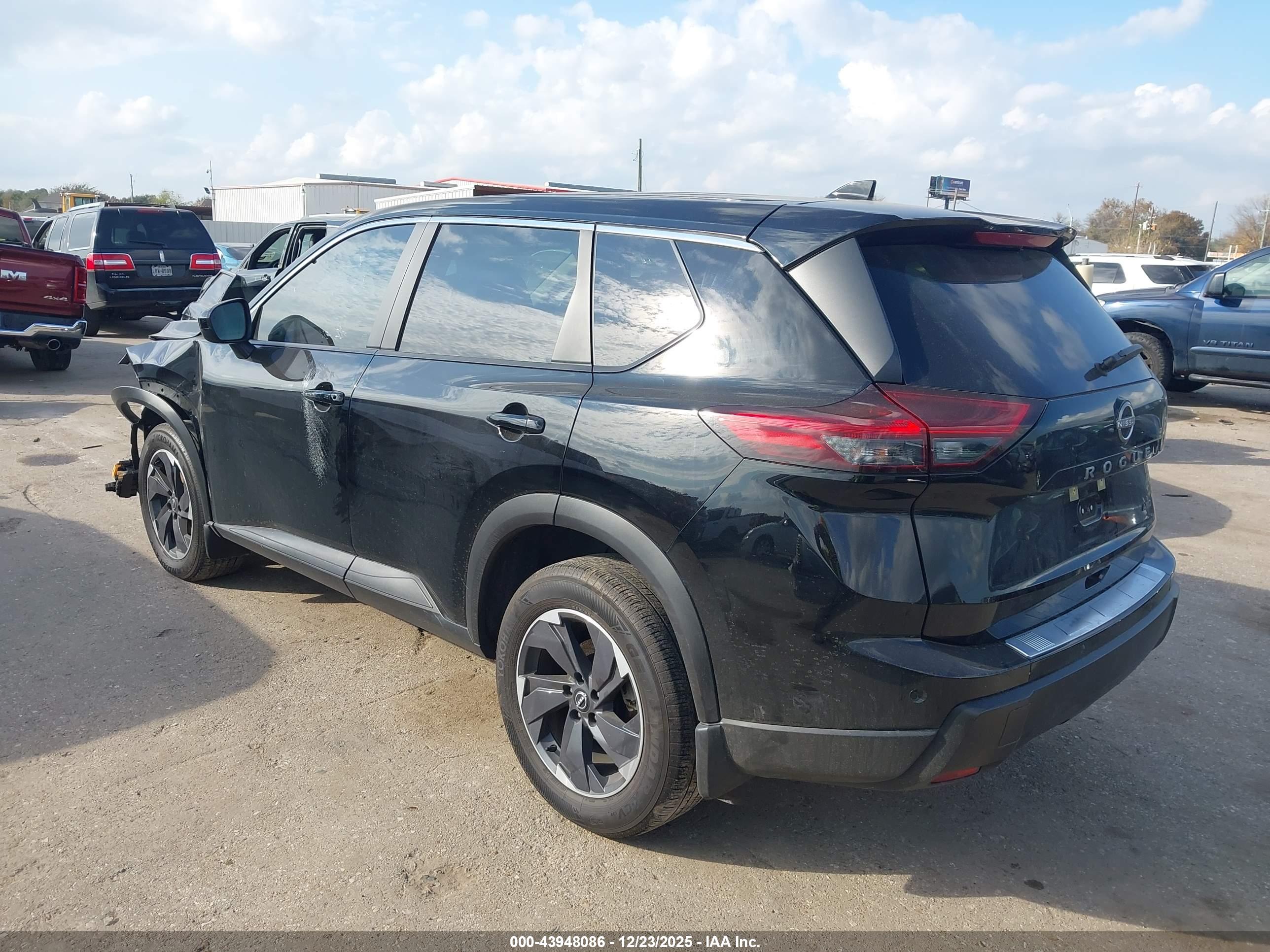 NISSAN ROGUE image 3
